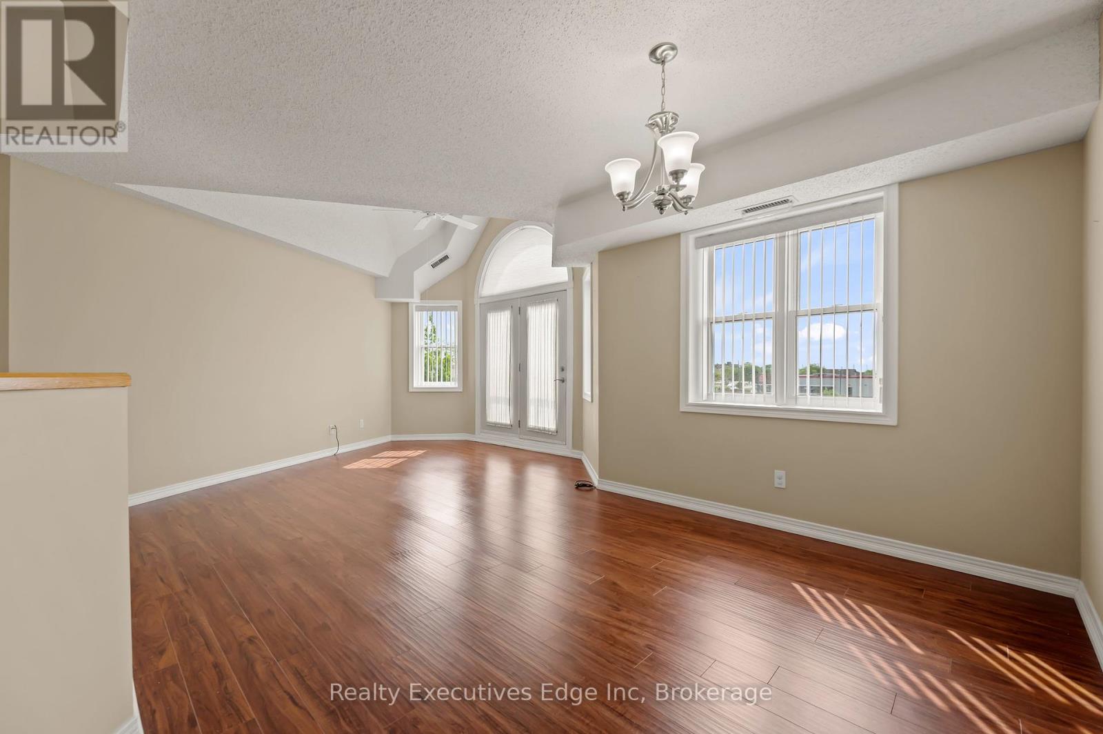 312 - 208 Silvercreek Parkway N, Guelph, Ontario  N1H 8H2 - Photo 11 - X12205171
