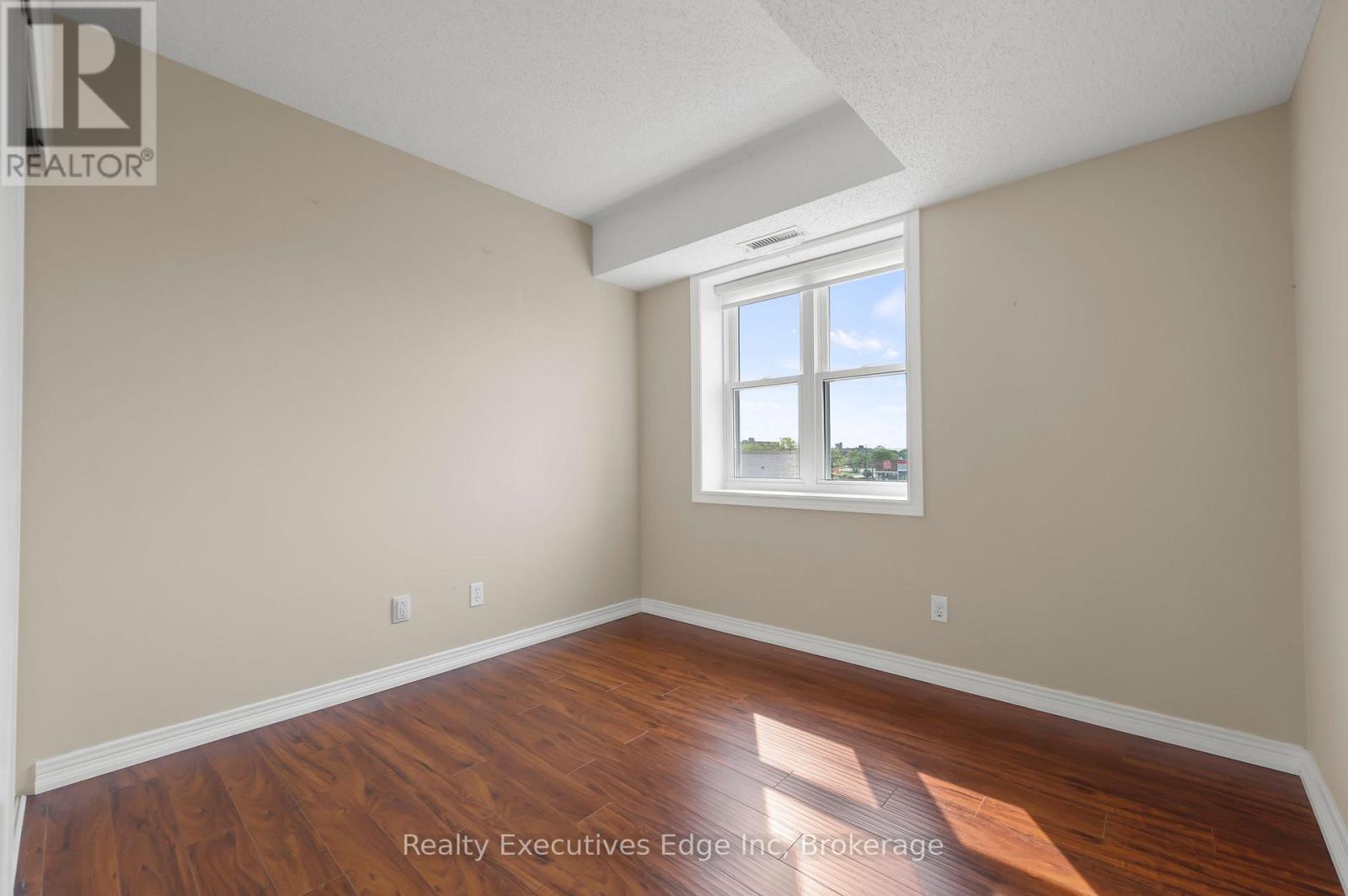 312 - 208 Silvercreek Parkway N, Guelph, Ontario  N1H 8H2 - Photo 32 - X12205171