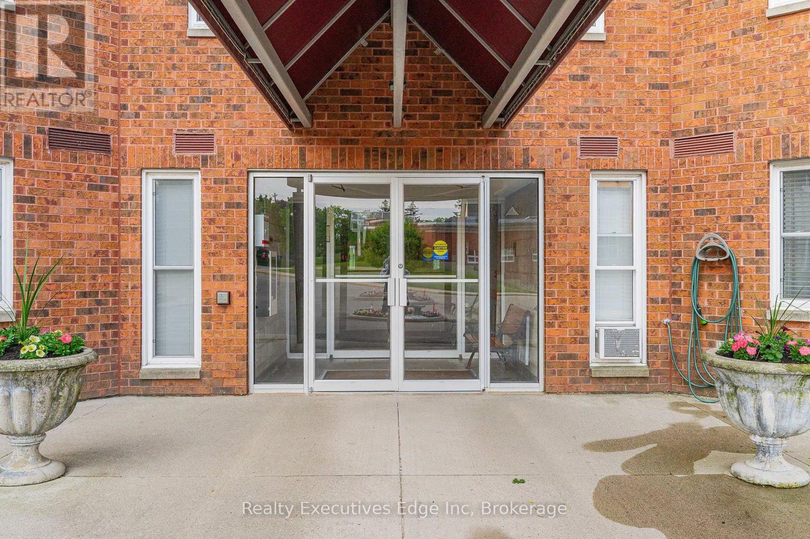 312 - 208 Silvercreek Parkway N, Guelph, Ontario  N1H 8H2 - Photo 5 - X12205171