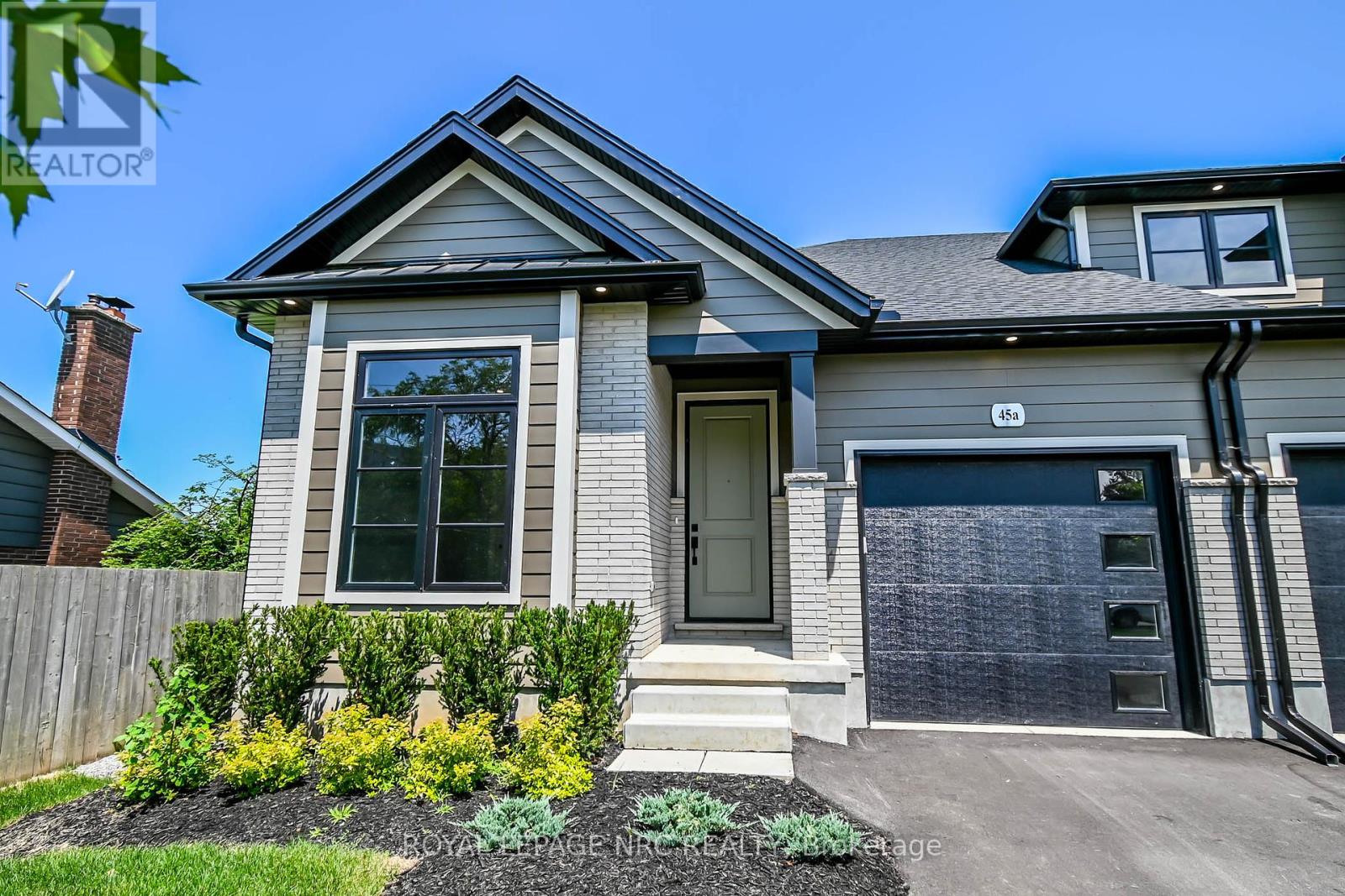Property at 45A LAKESHORE ROAD image 1
