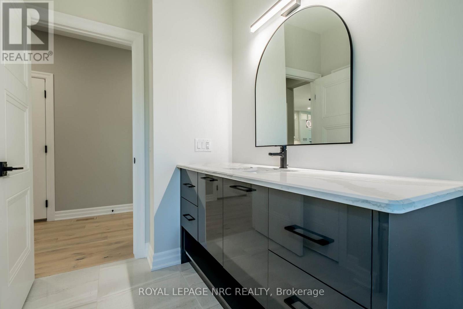 45a Lakeshore Road, St. Catharines, Ontario  L2N 2T2 - Photo 25 - X12210335