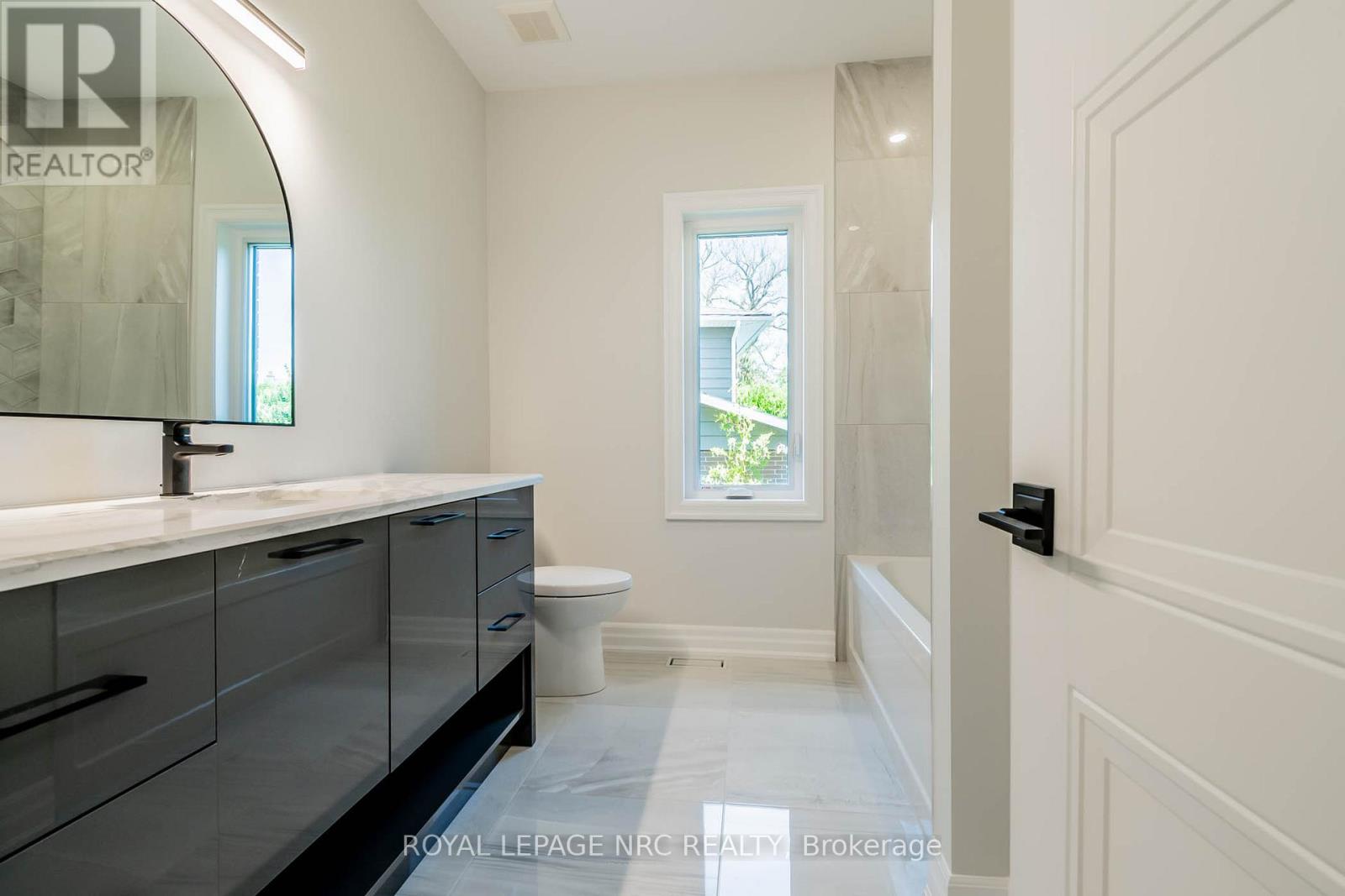 45a Lakeshore Road, St. Catharines, Ontario  L2N 2T2 - Photo 26 - X12210335