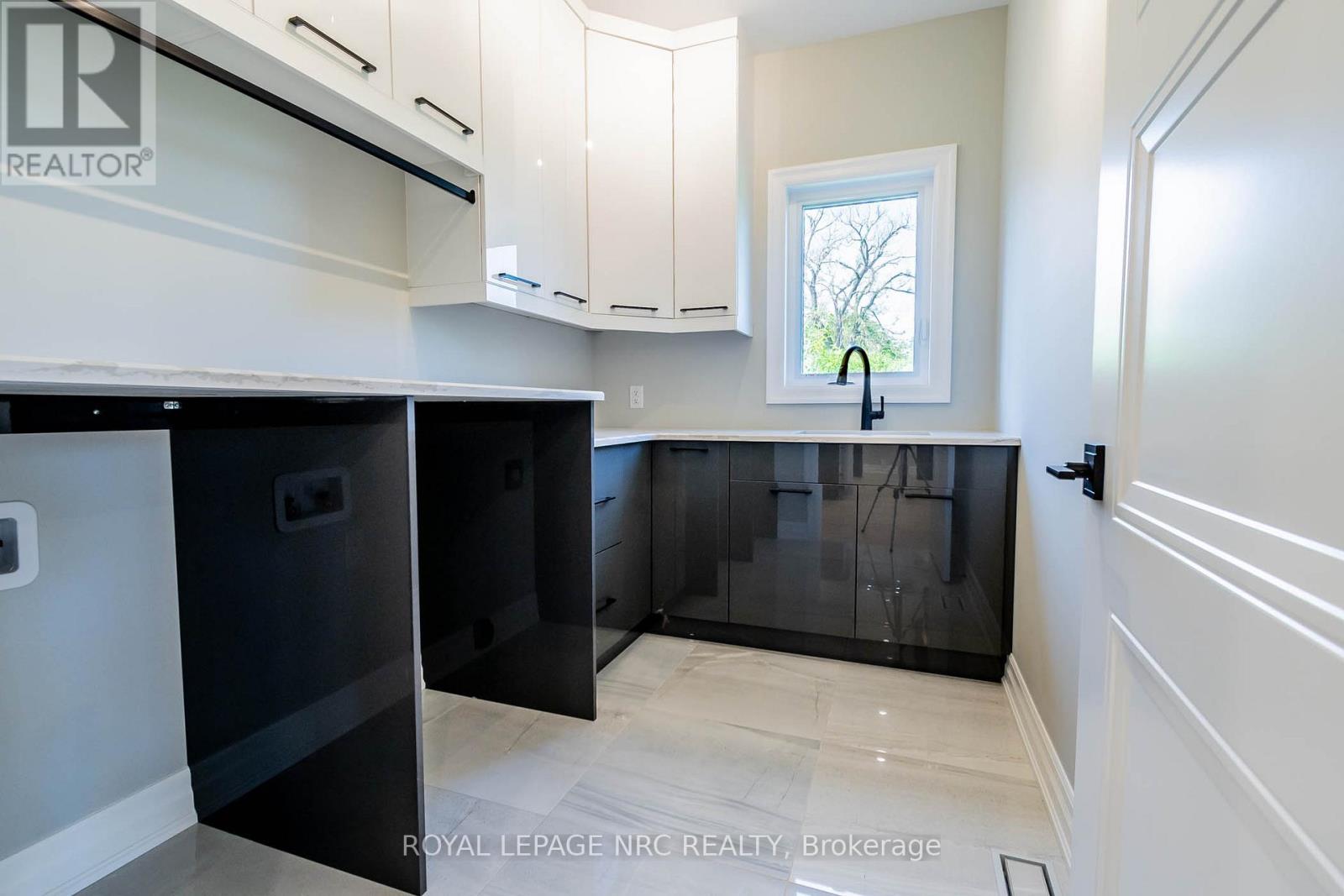 45a Lakeshore Road, St. Catharines, Ontario  L2N 2T2 - Photo 28 - X12210335