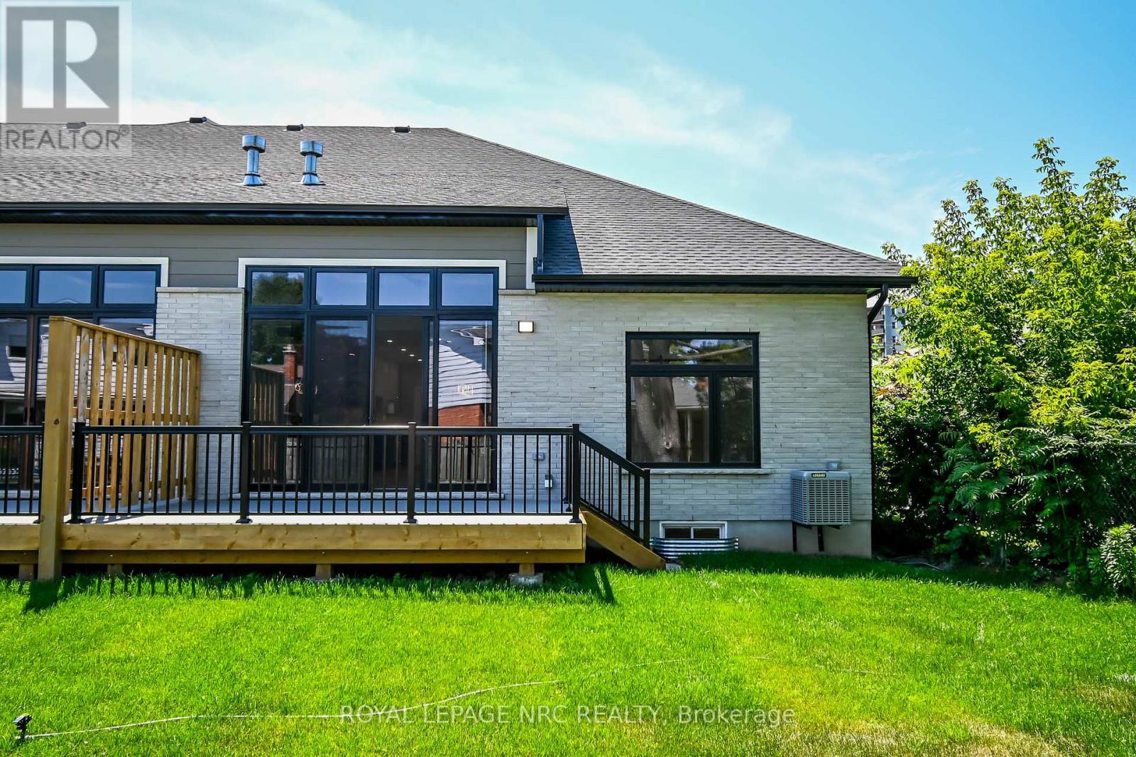 45a Lakeshore Road, St. Catharines, Ontario  L2N 2T2 - Photo 38 - X12210335