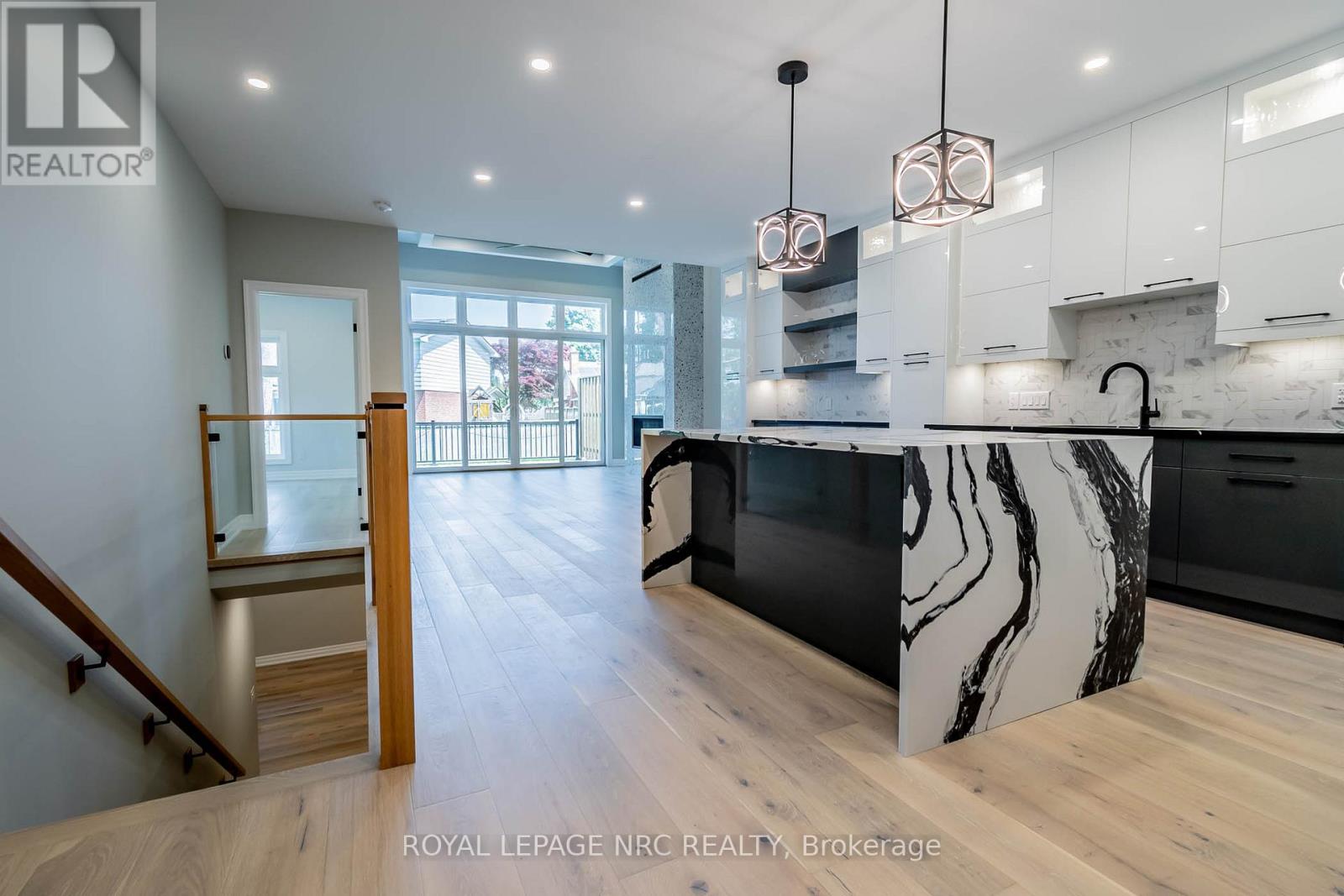 Property at 45A LAKESHORE ROAD image 5
