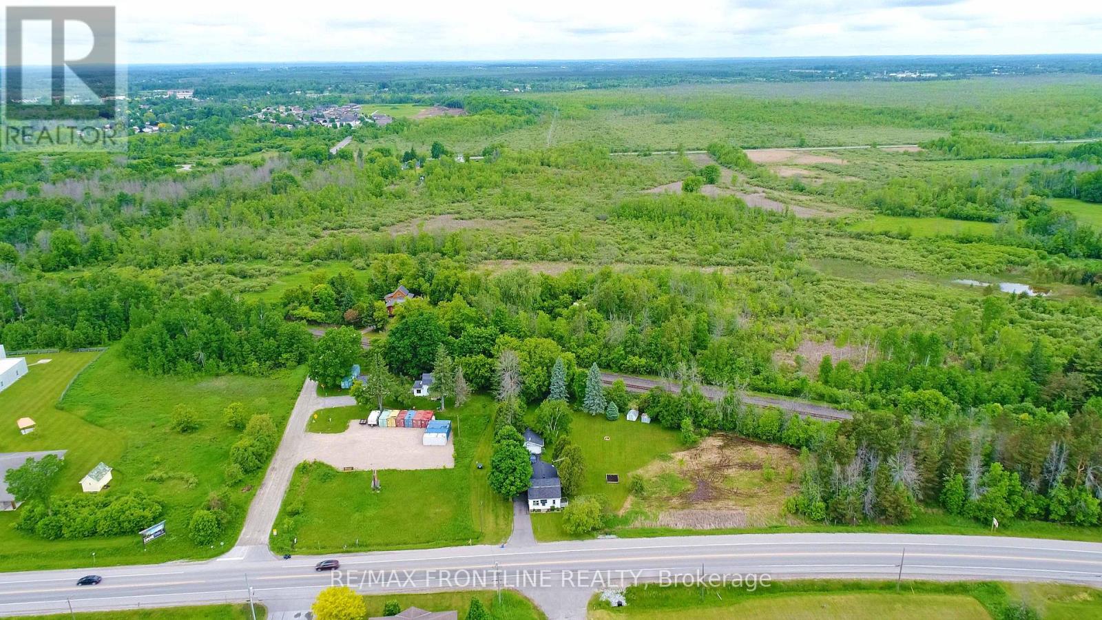 122 Irwin Street, Perth, Ontario  K7H 3C3 - Photo 2 - X12210308