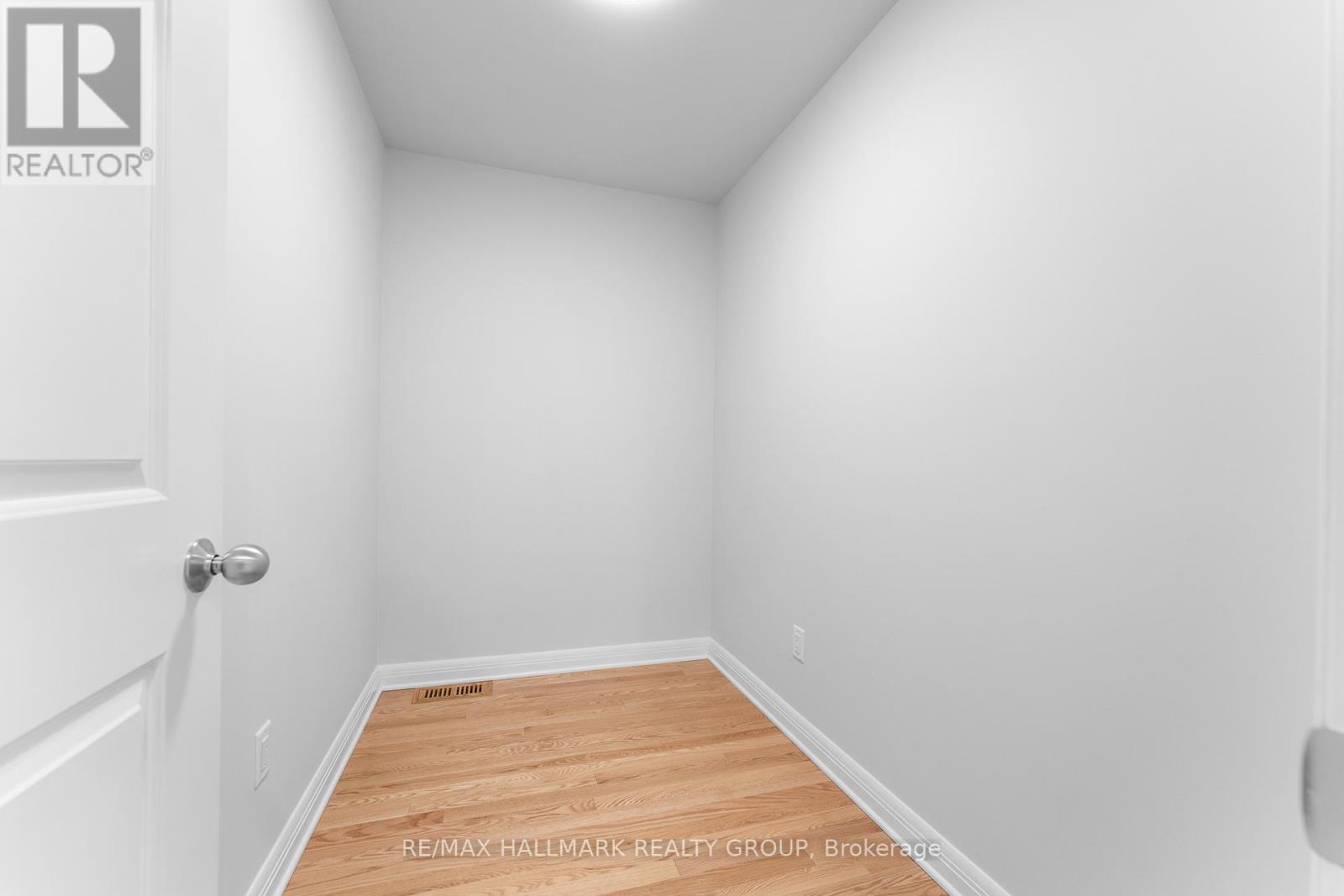 324 Lysander Place, Ottawa, Ontario  K1K 4K7 - Photo 37 - X12210384