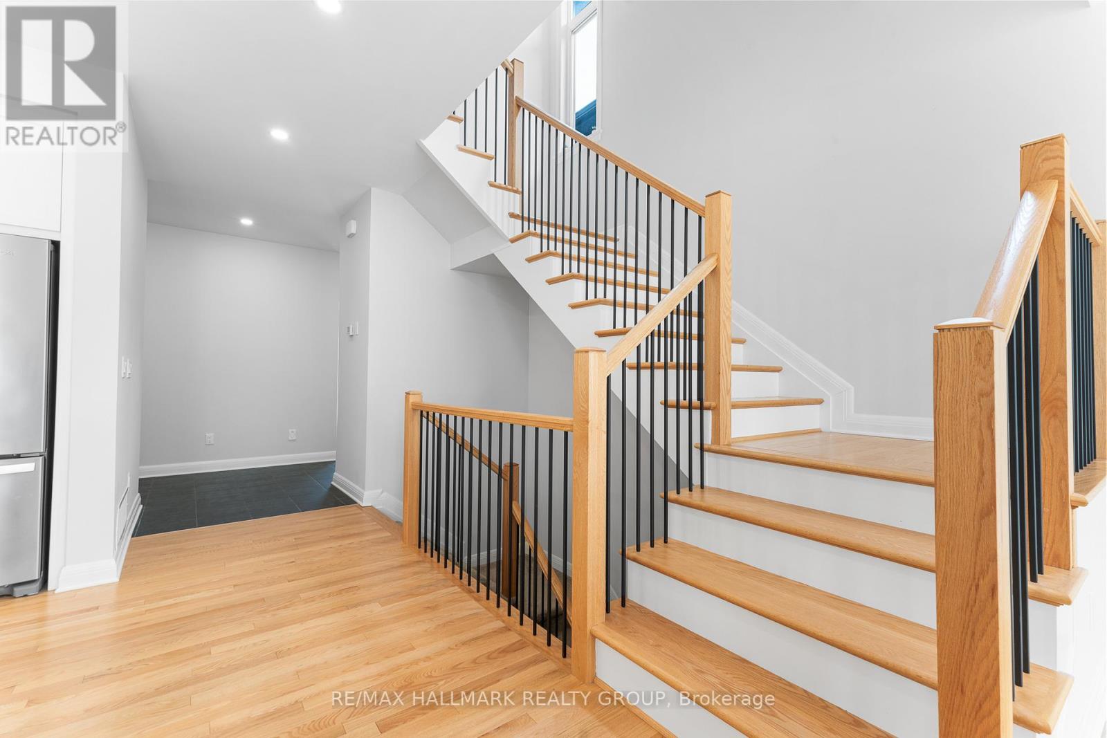 324 Lysander Place, Ottawa, Ontario  K1K 4K7 - Photo 6 - X12210384