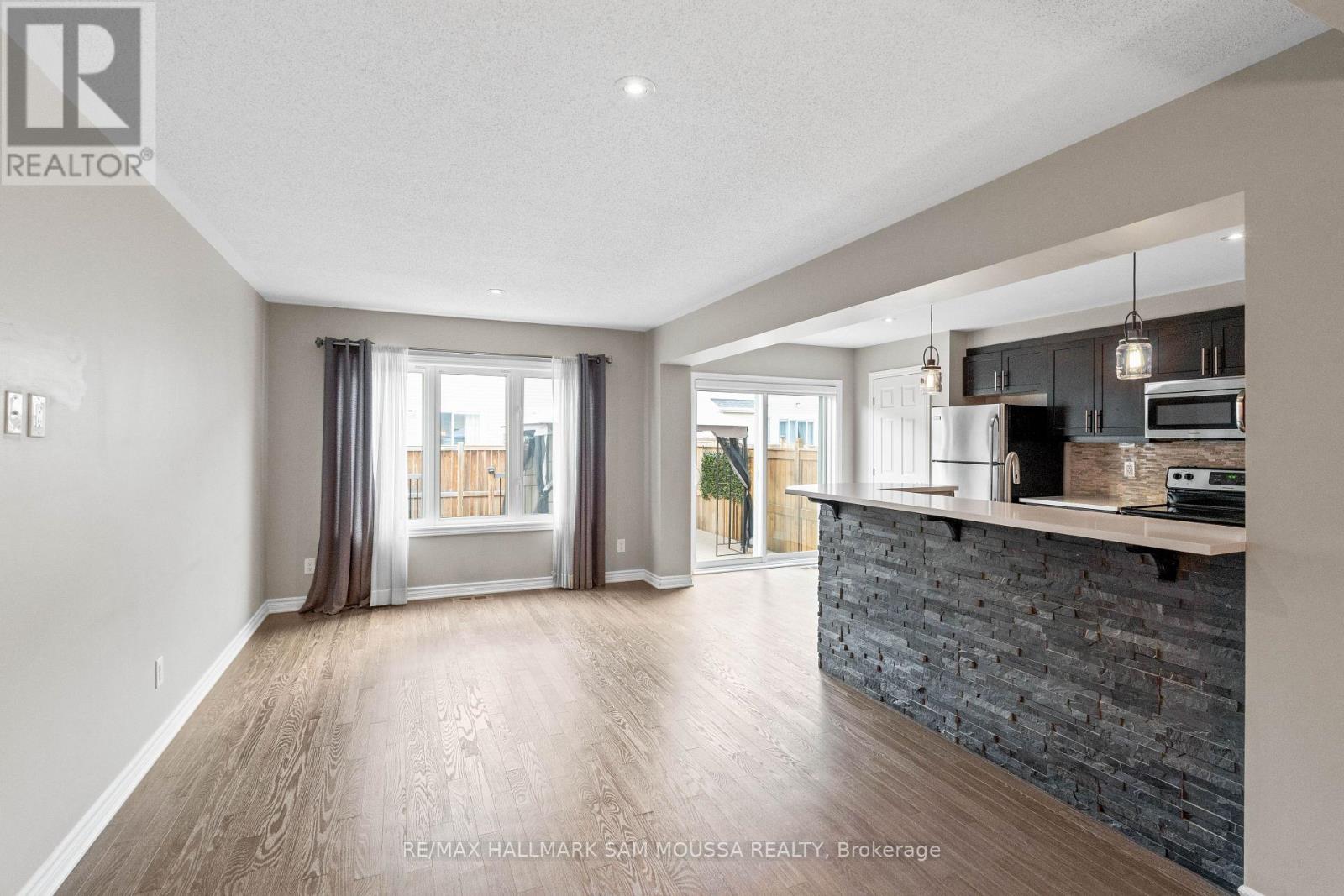 194 Conifer Creek Circle, Ottawa, Ontario  K2M 0M2 - Photo 10 - X12210392