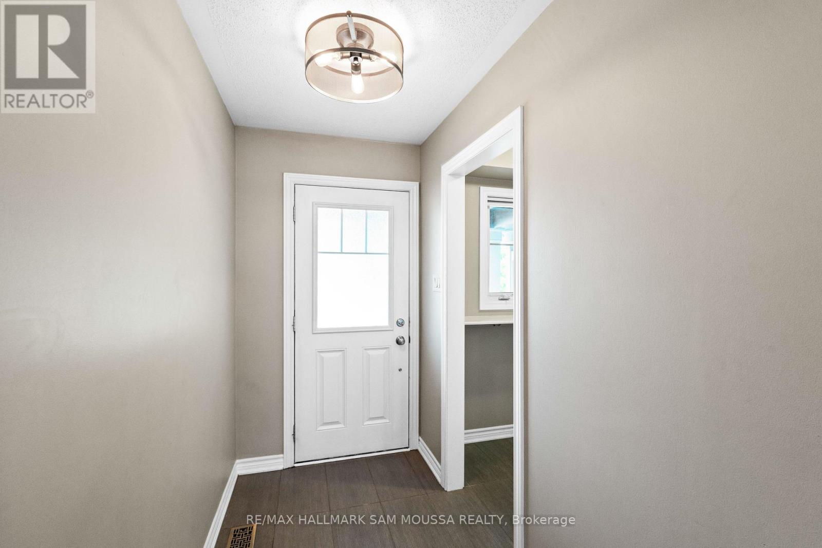 194 Conifer Creek Circle, Ottawa, Ontario  K2M 0M2 - Photo 4 - X12210392