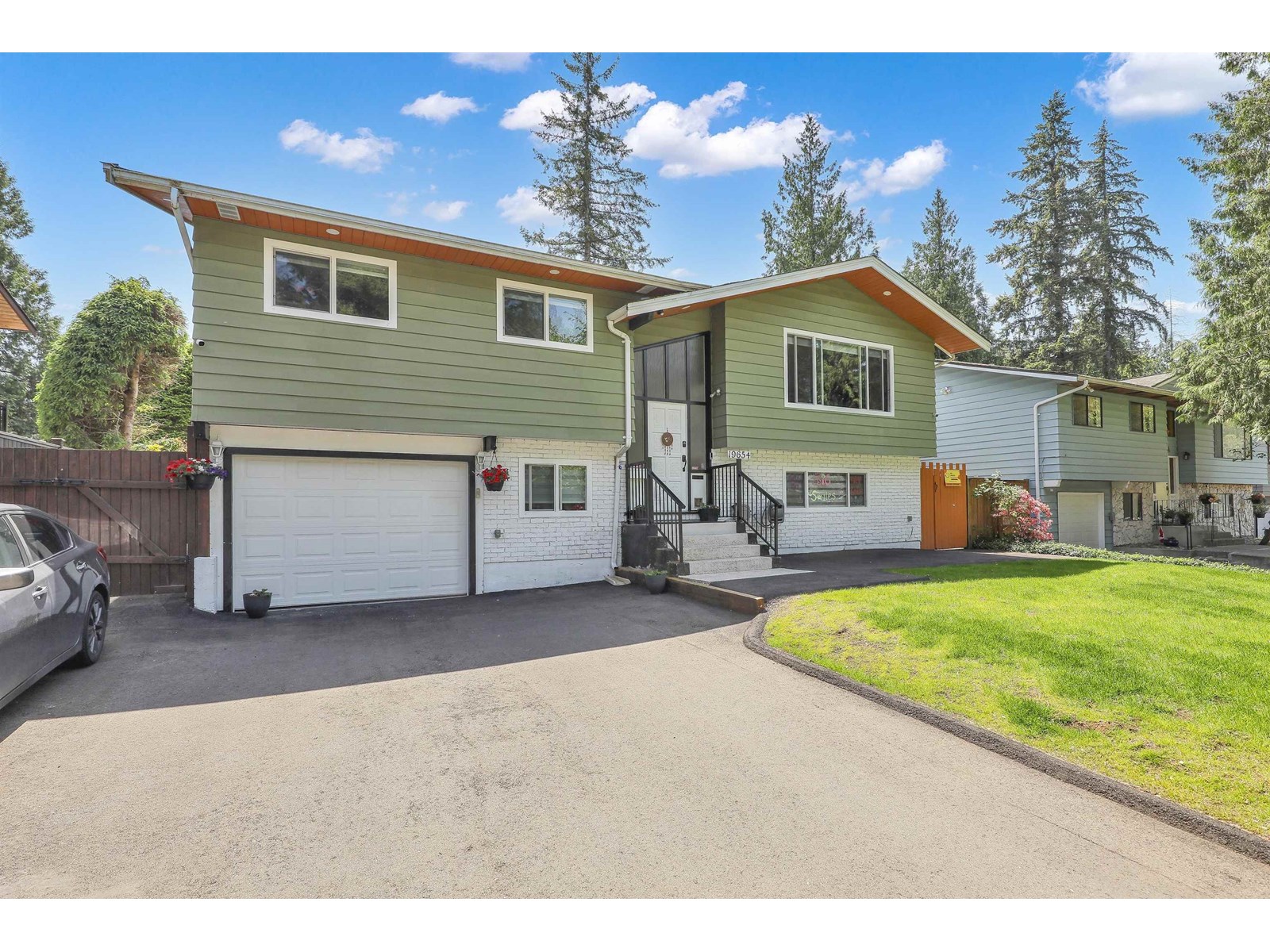19654 47 Avenue, Langley, British Columbia  V3A 5G8 - Photo 2 - R3013612