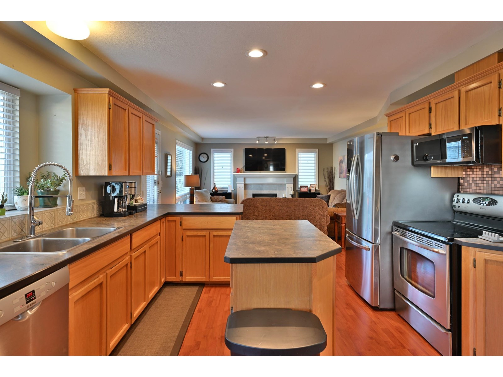 18863 64a Avenue, Surrey, British Columbia  V3S 8V3 - Photo 13 - R3013632