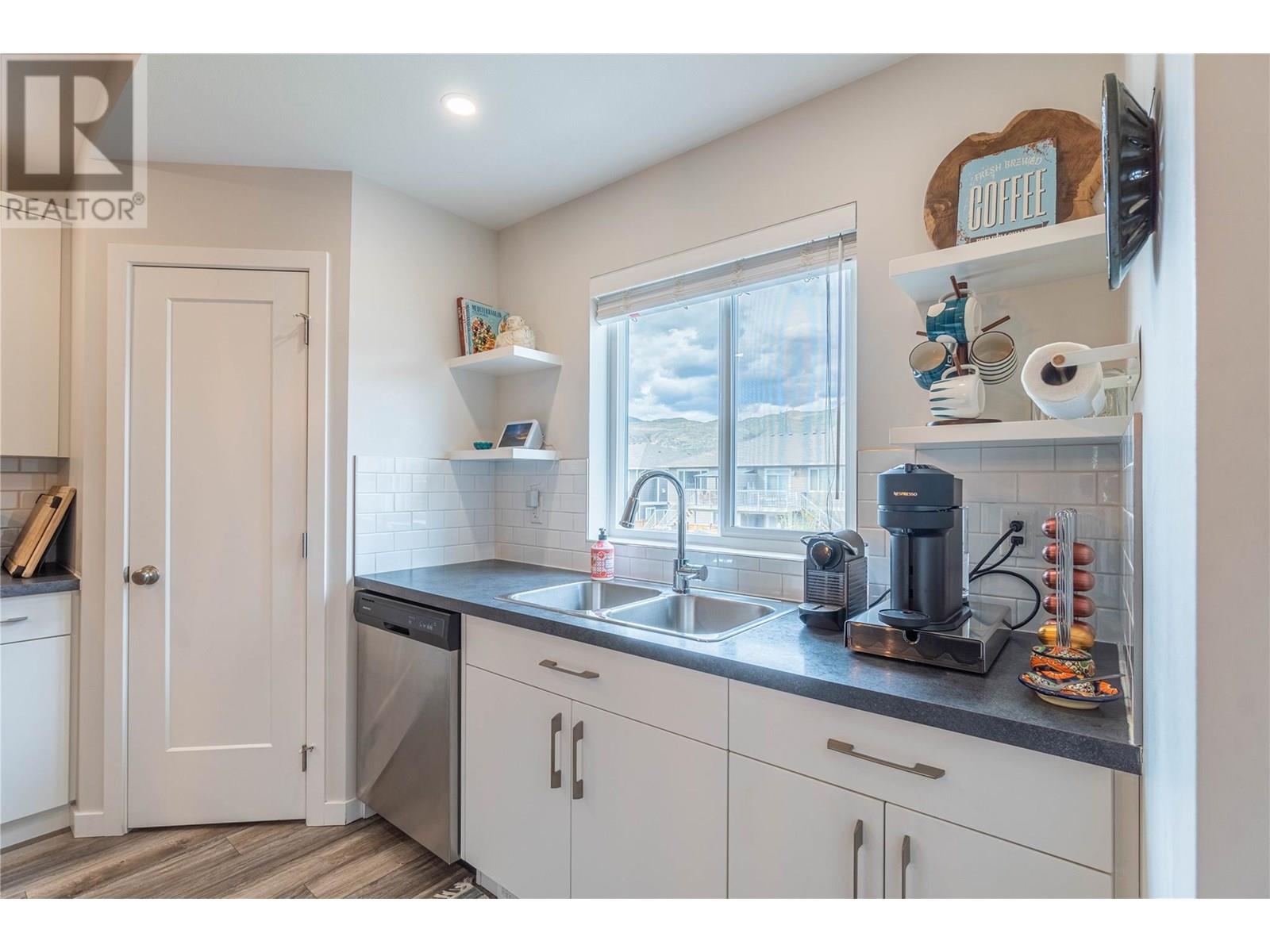 2364 Bossert Avenue, Kamloops, British Columbia  V2B 4V7 - Photo 5 - 10348452