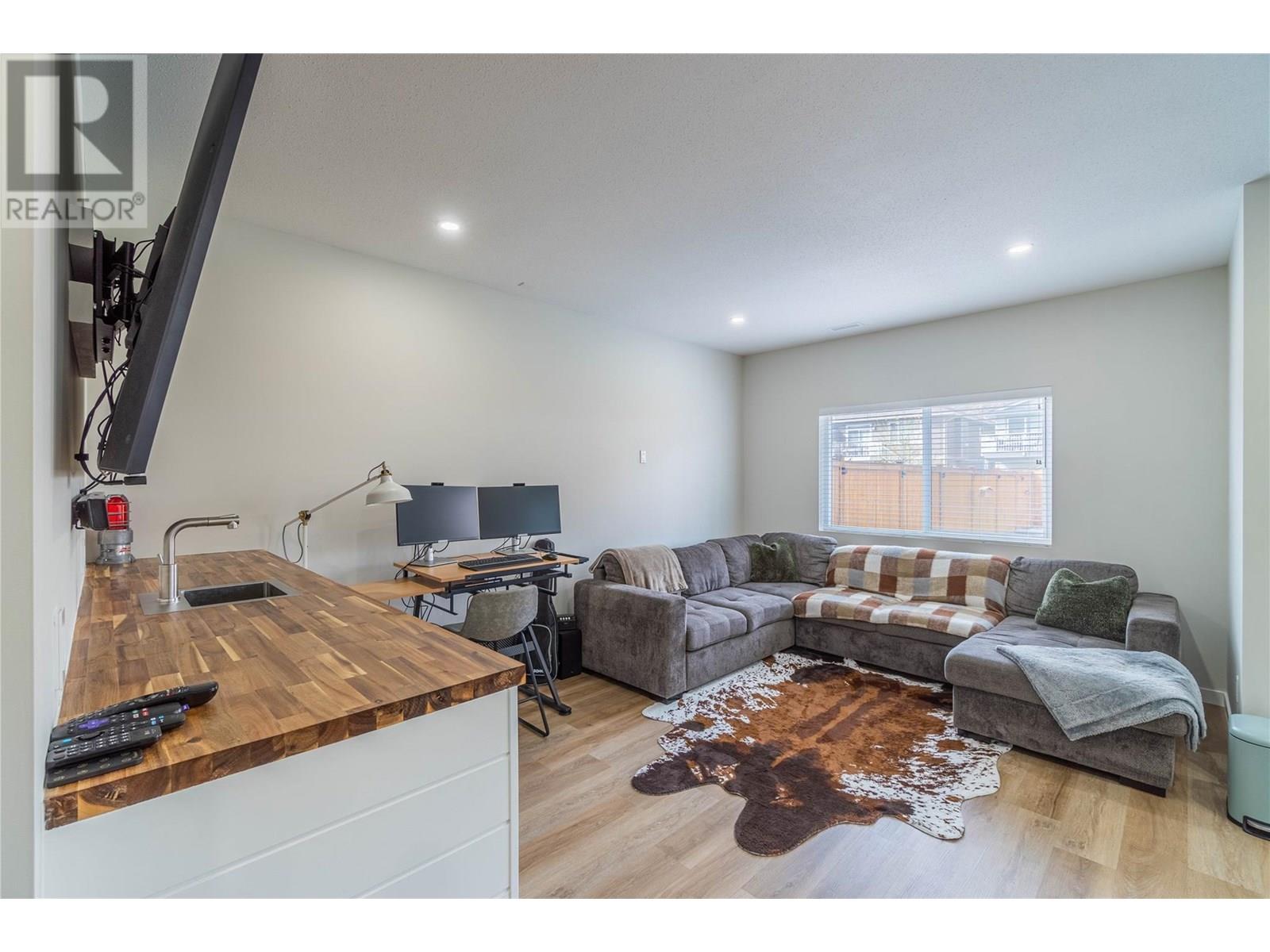 2364 Bossert Avenue, Kamloops, British Columbia  V2B 4V7 - Photo 16 - 10348452