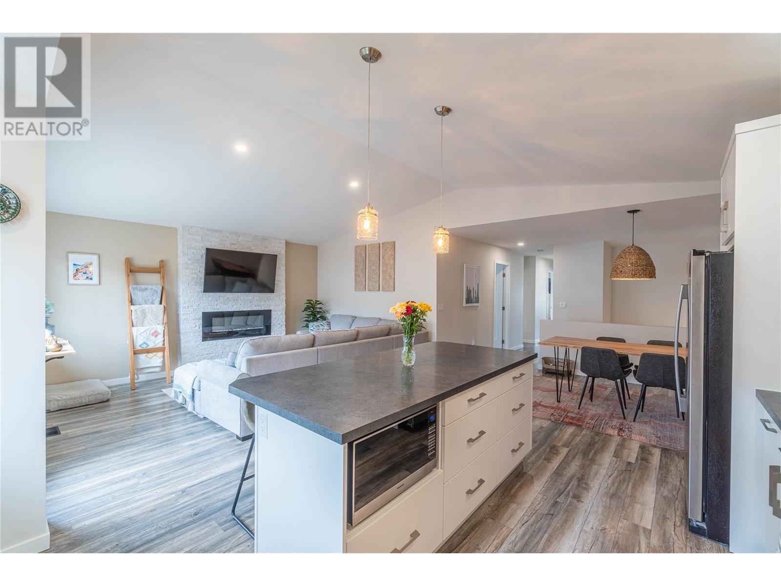 2364 Bossert Avenue, Kamloops, British Columbia  V2B 4V7 - Photo 6 - 10348452