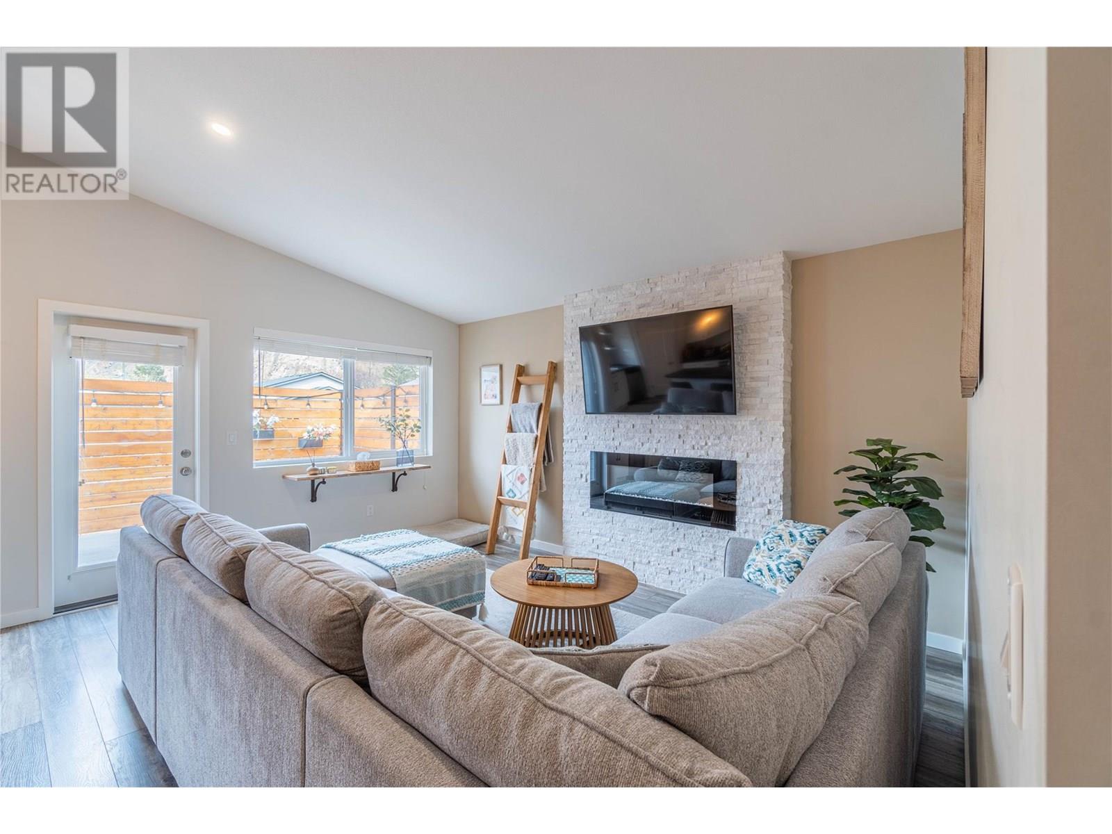 2364 Bossert Avenue, Kamloops, British Columbia  V2B 4V7 - Photo 7 - 10348452