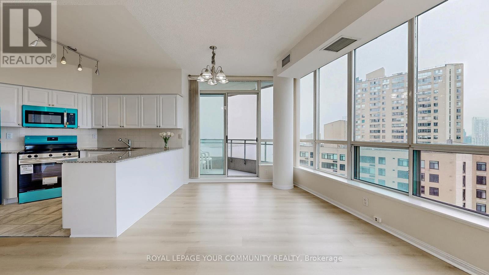 2323 - 230 Queens Quay W, Toronto (Waterfront Communities), Ontario  M5J 2Y7 - Photo 13 - C12210192