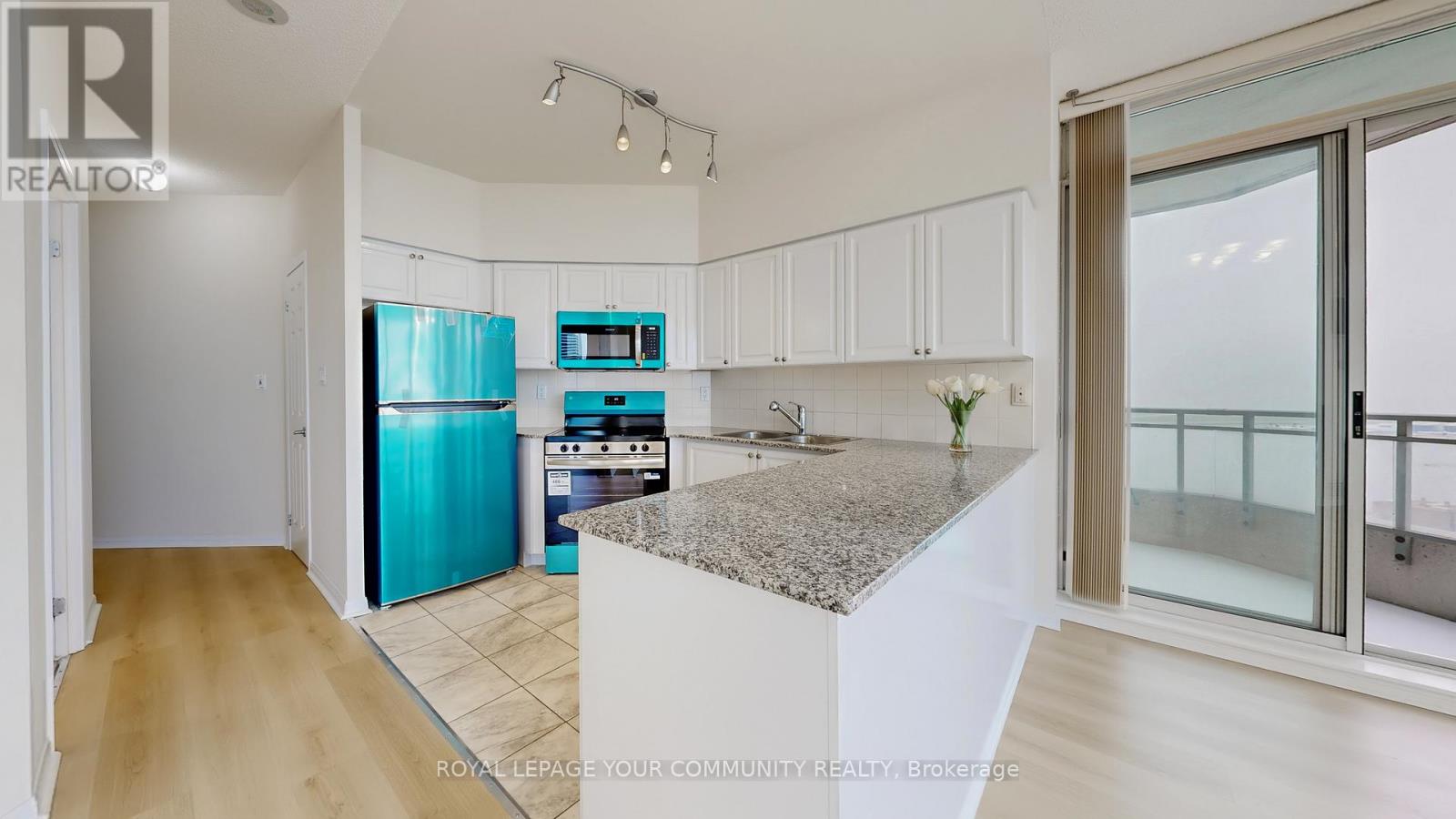 2323 - 230 Queens Quay W, Toronto (Waterfront Communities), Ontario  M5J 2Y7 - Photo 14 - C12210192
