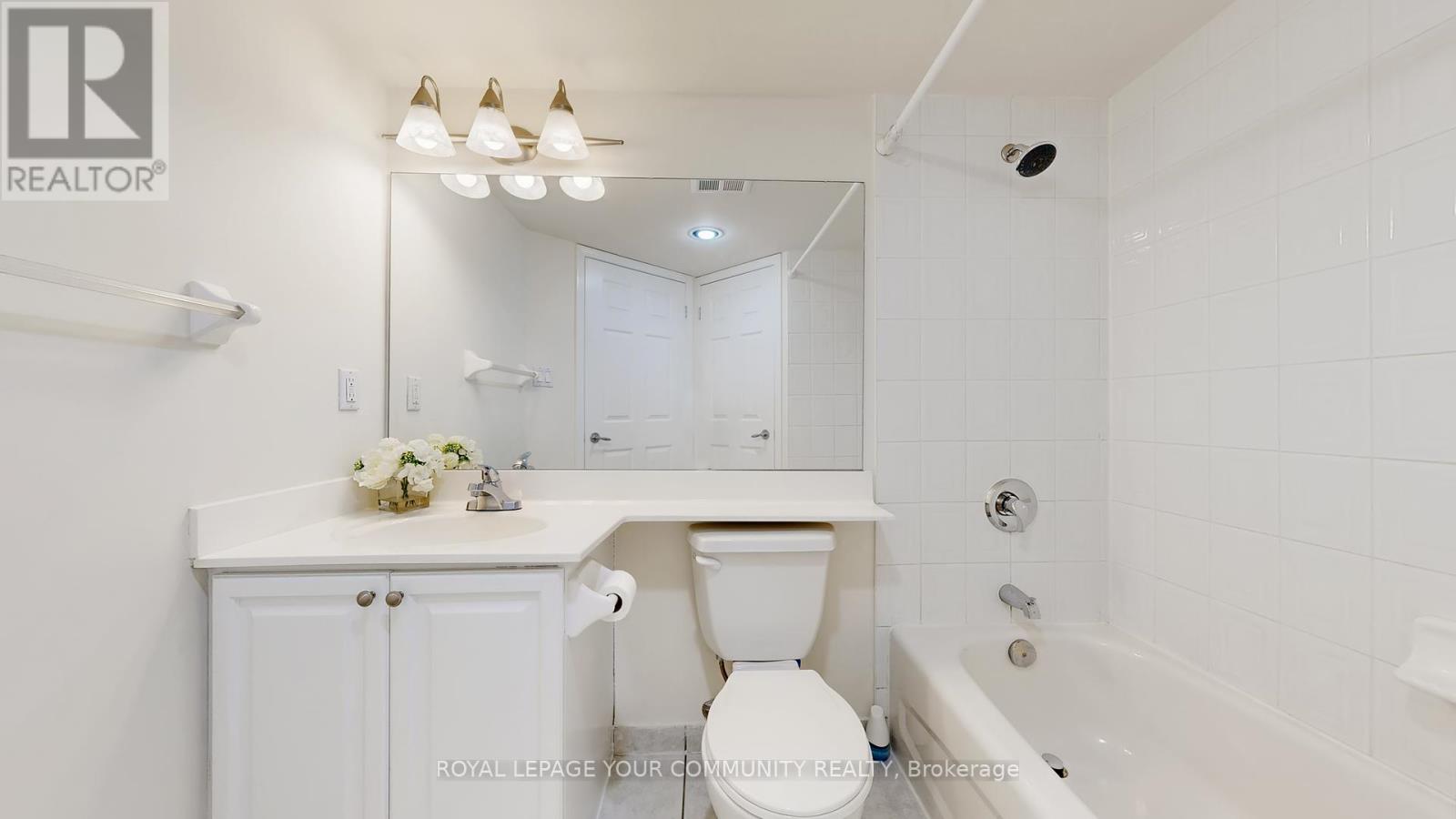 2323 - 230 Queens Quay W, Toronto (Waterfront Communities), Ontario  M5J 2Y7 - Photo 25 - C12210192