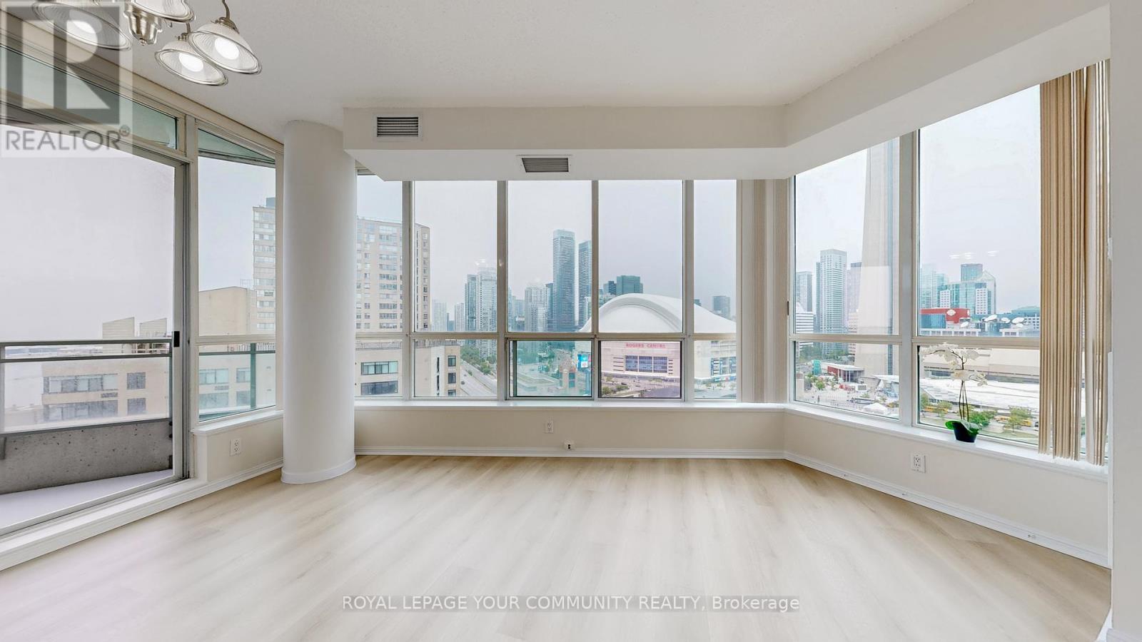 2323 - 230 Queens Quay W, Toronto (Waterfront Communities), Ontario  M5J 2Y7 - Photo 9 - C12210192