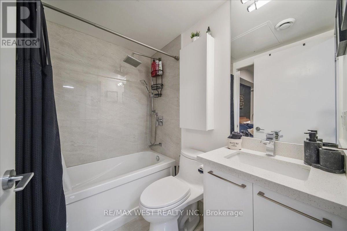 512 - 14 York Street, Toronto, Ontario  M5J 0B1 - Photo 8 - C12210211