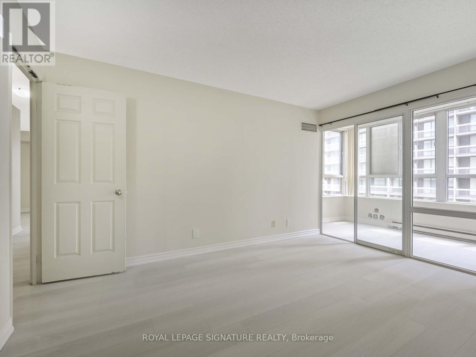 1006 - 44 Gerrard Street W, Toronto, Ontario  M5G 2K2 - Photo 13 - C12210220