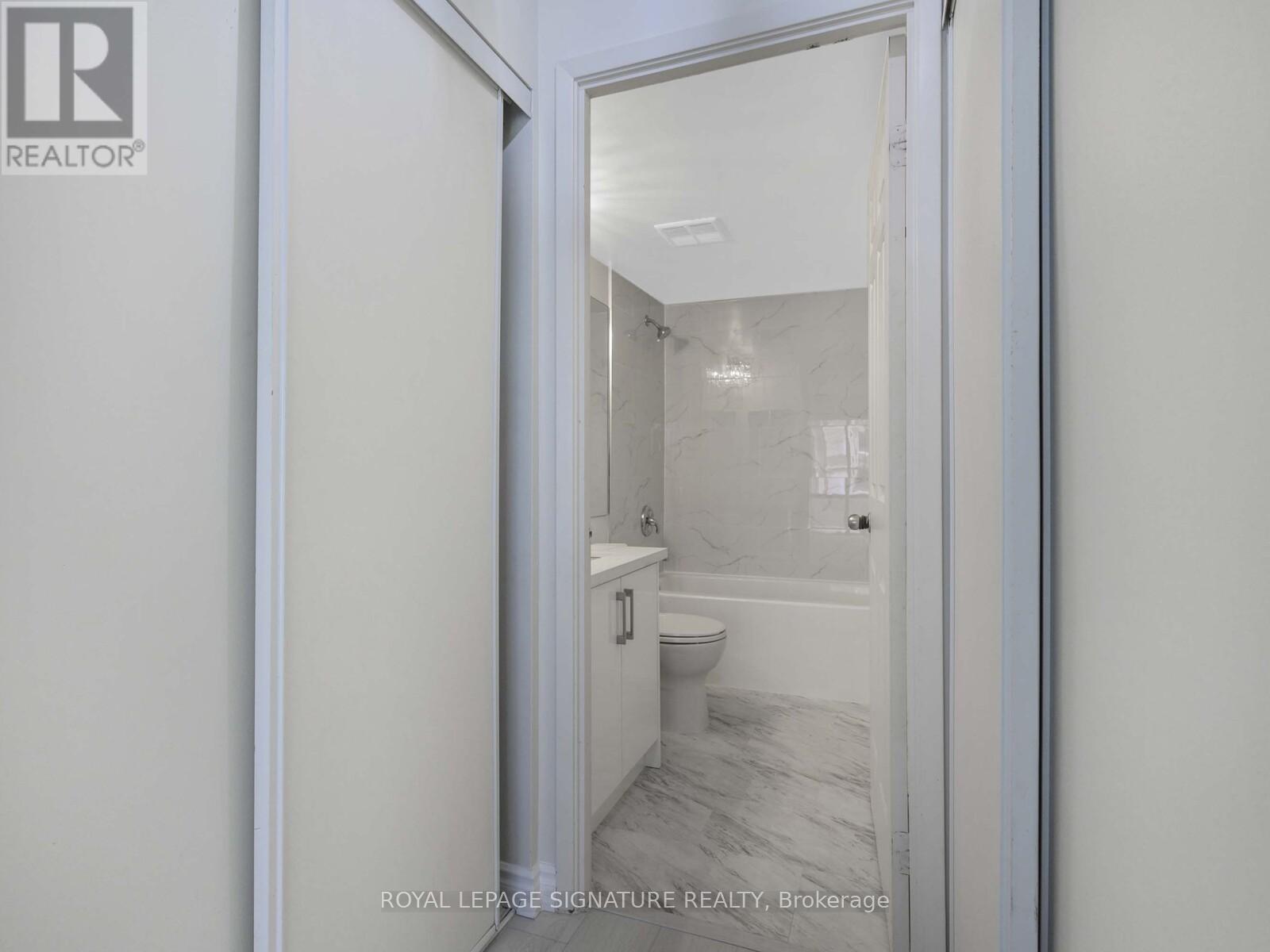 1006 - 44 Gerrard Street W, Toronto, Ontario  M5G 2K2 - Photo 16 - C12210220