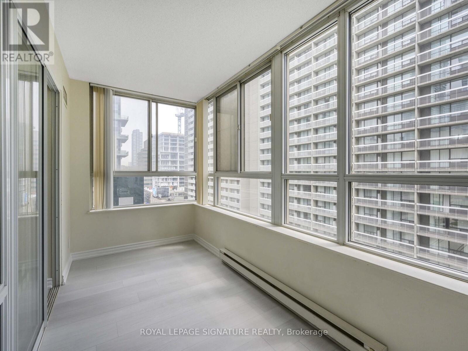 1006 - 44 Gerrard Street W, Toronto, Ontario  M5G 2K2 - Photo 19 - C12210220