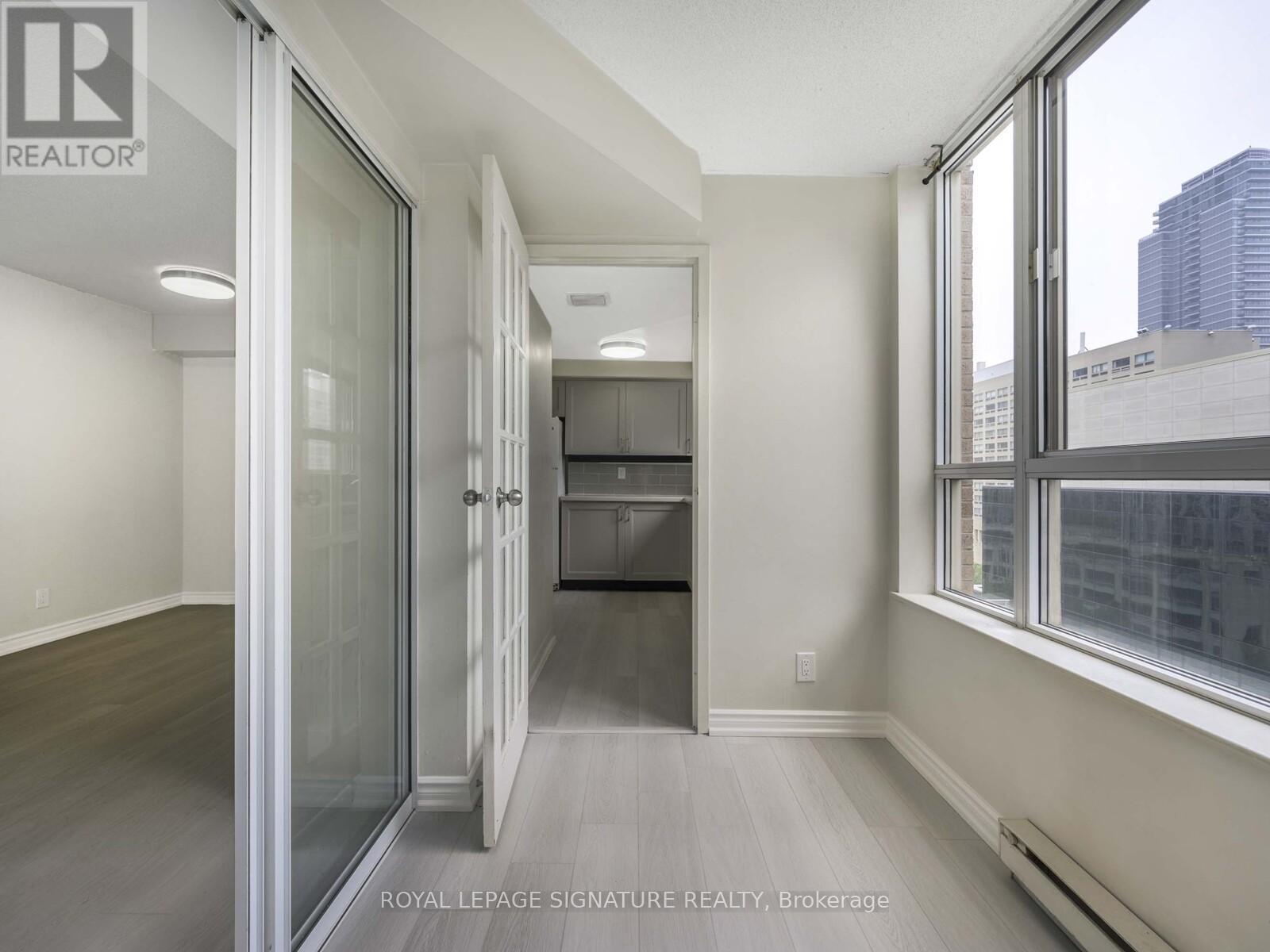 1006 - 44 Gerrard Street W, Toronto, Ontario  M5G 2K2 - Photo 21 - C12210220