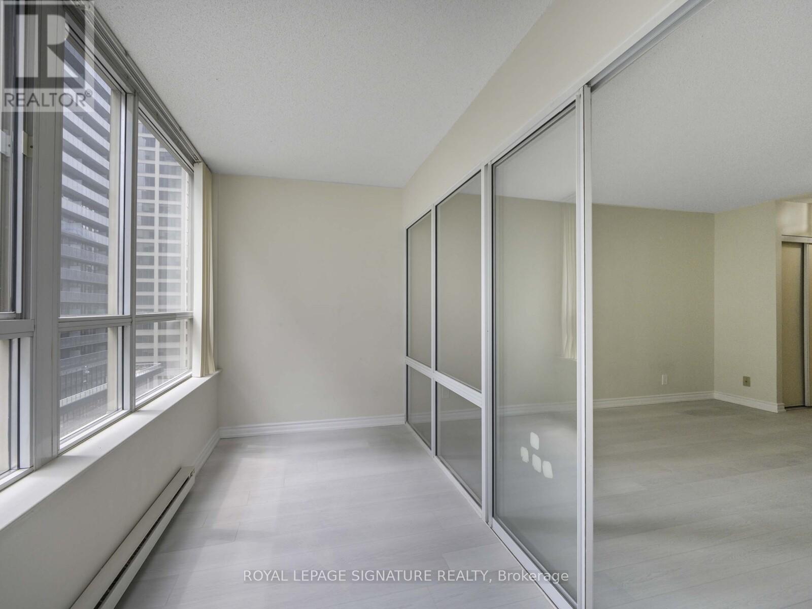 1006 - 44 Gerrard Street W, Toronto, Ontario  M5G 2K2 - Photo 22 - C12210220