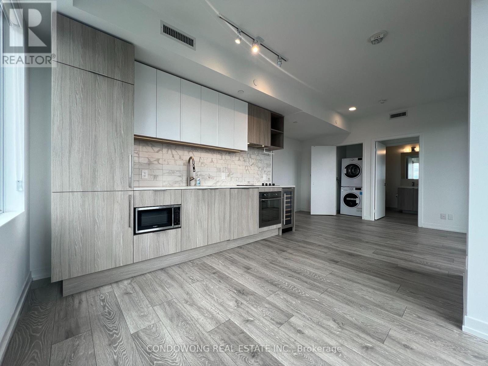 1205 - 2020 BATHURST STREET, Toronto, Ontario