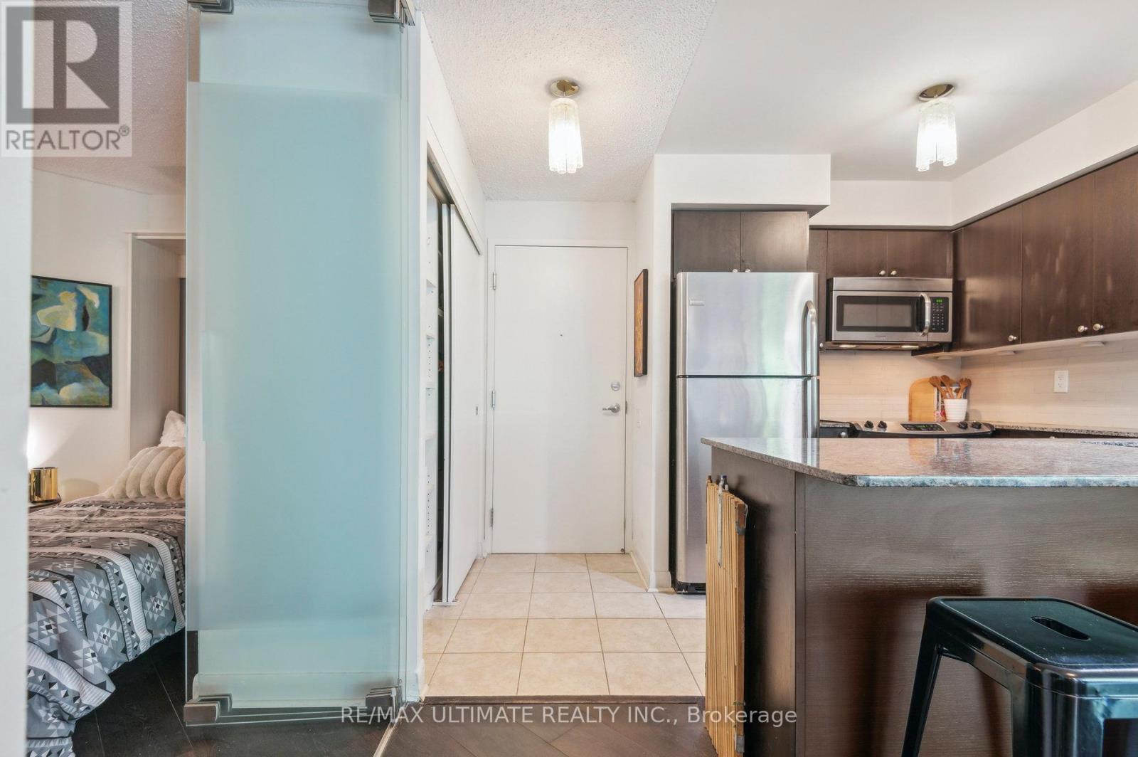 240 - 525 Wilson Avenue, Toronto, Ontario  M3H 0A7 - Photo 4 - C12210271