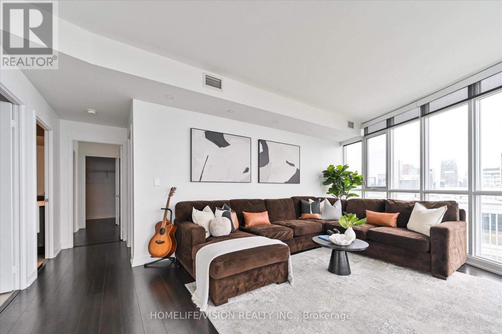 4806 - 21 Iceboat Terrace, Toronto, Ontario  M5V 4A9 - Photo 9 - C12210278