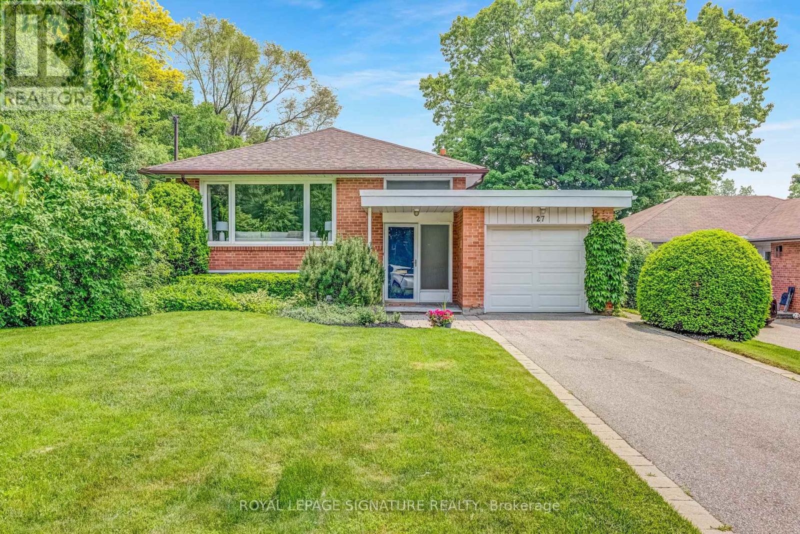 27 FENELON DRIVE, Toronto, Ontario