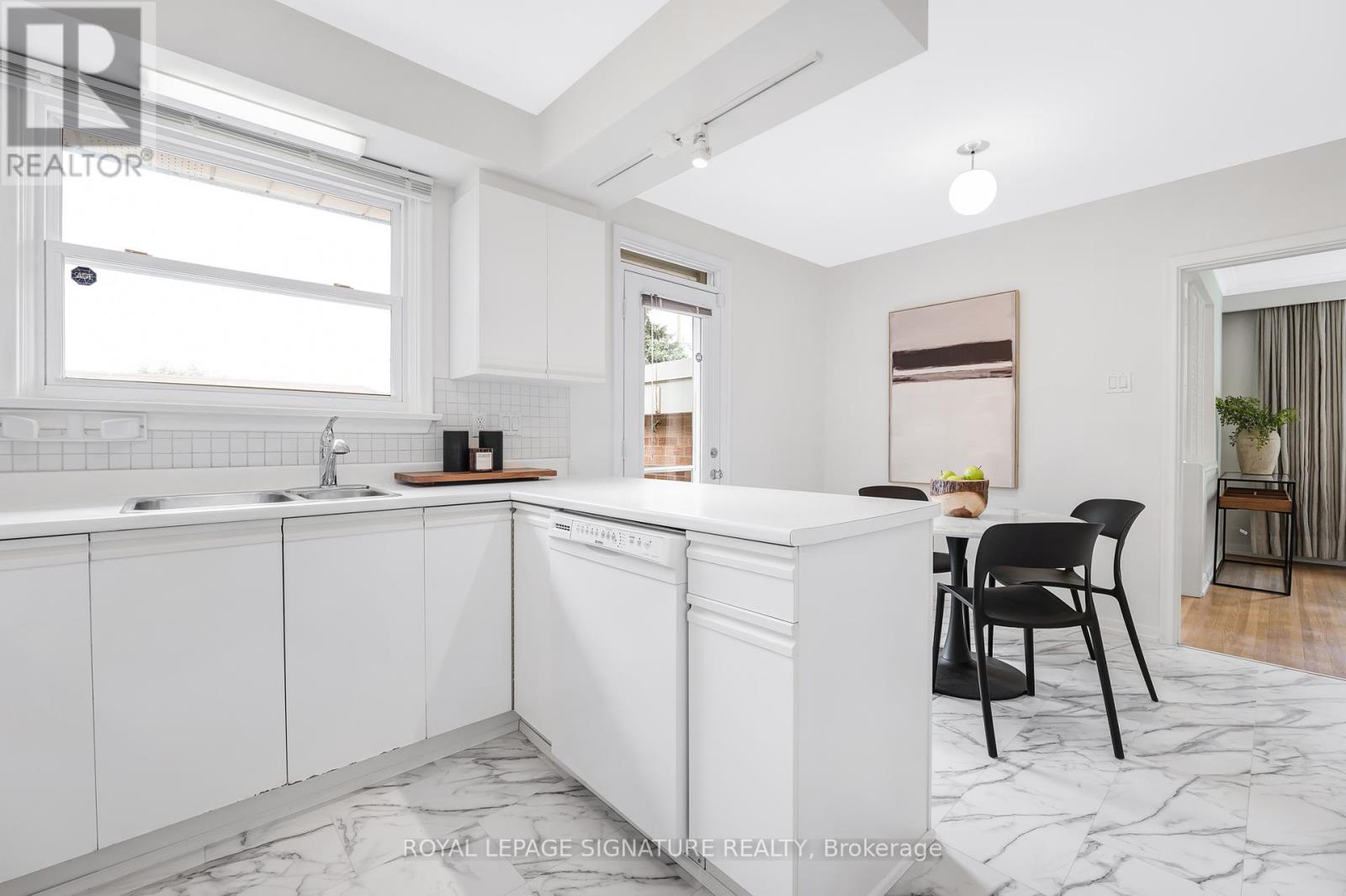 27 Fenelon Drive, Toronto, Ontario  M3A 3K2 - Photo 11 - C12210306