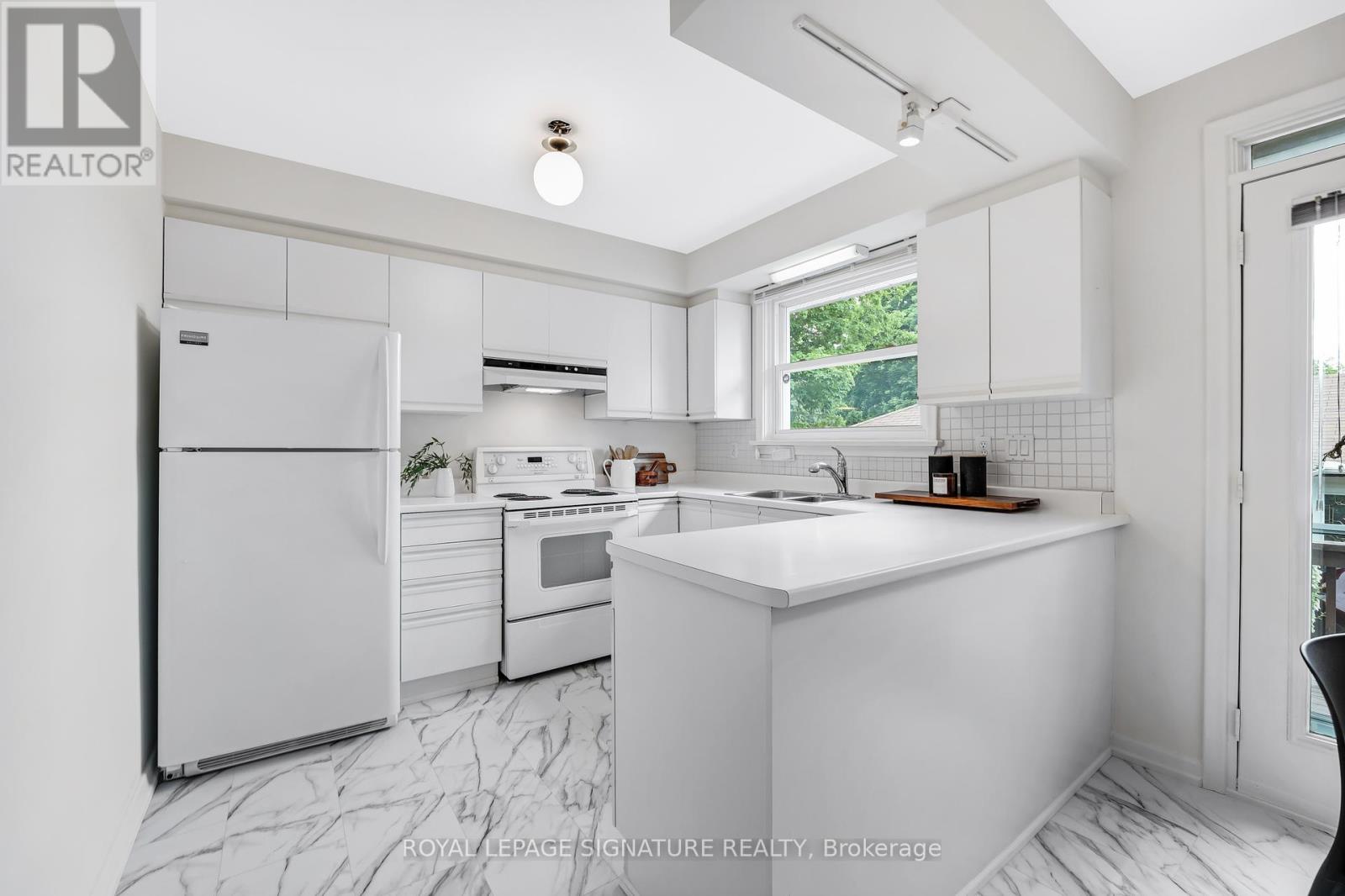 27 Fenelon Drive, Toronto, Ontario  M3A 3K2 - Photo 8 - C12210306
