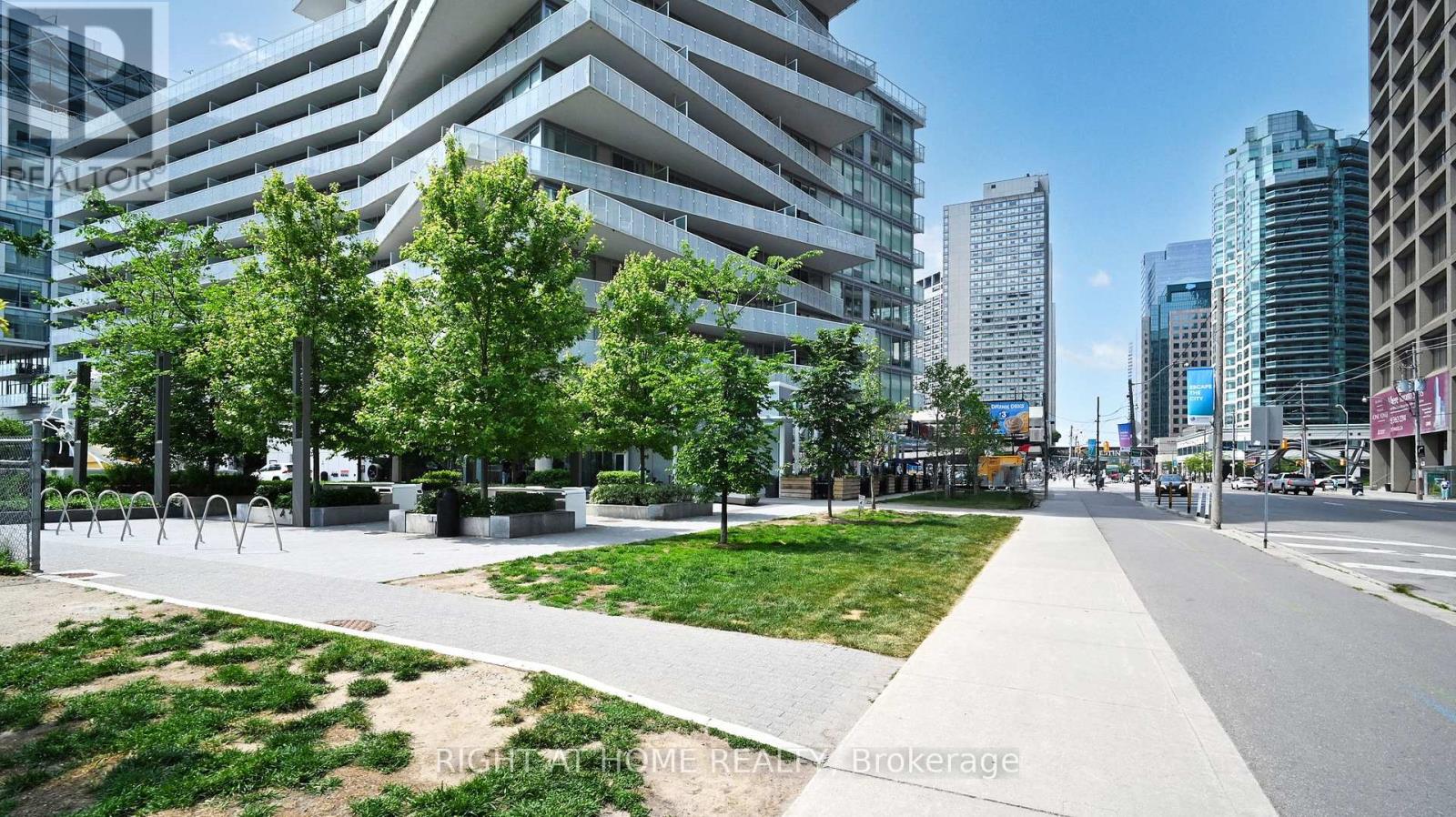 403 - 15 Queens Quay E, Toronto, Ontario  M5E 0C5 - Photo 3 - C12210332