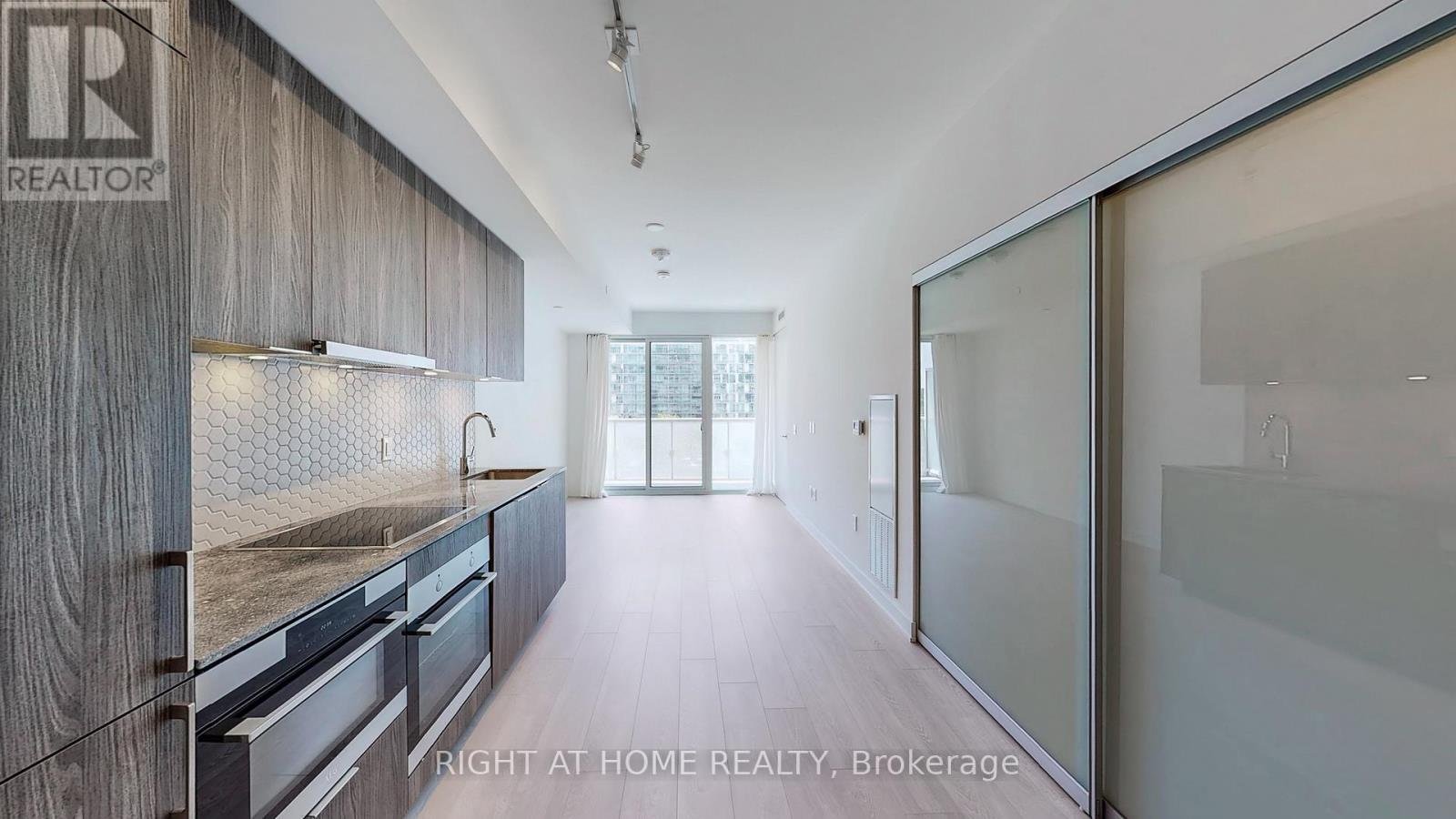 403 - 15 Queens Quay E, Toronto, Ontario  M5E 0C5 - Photo 9 - C12210332