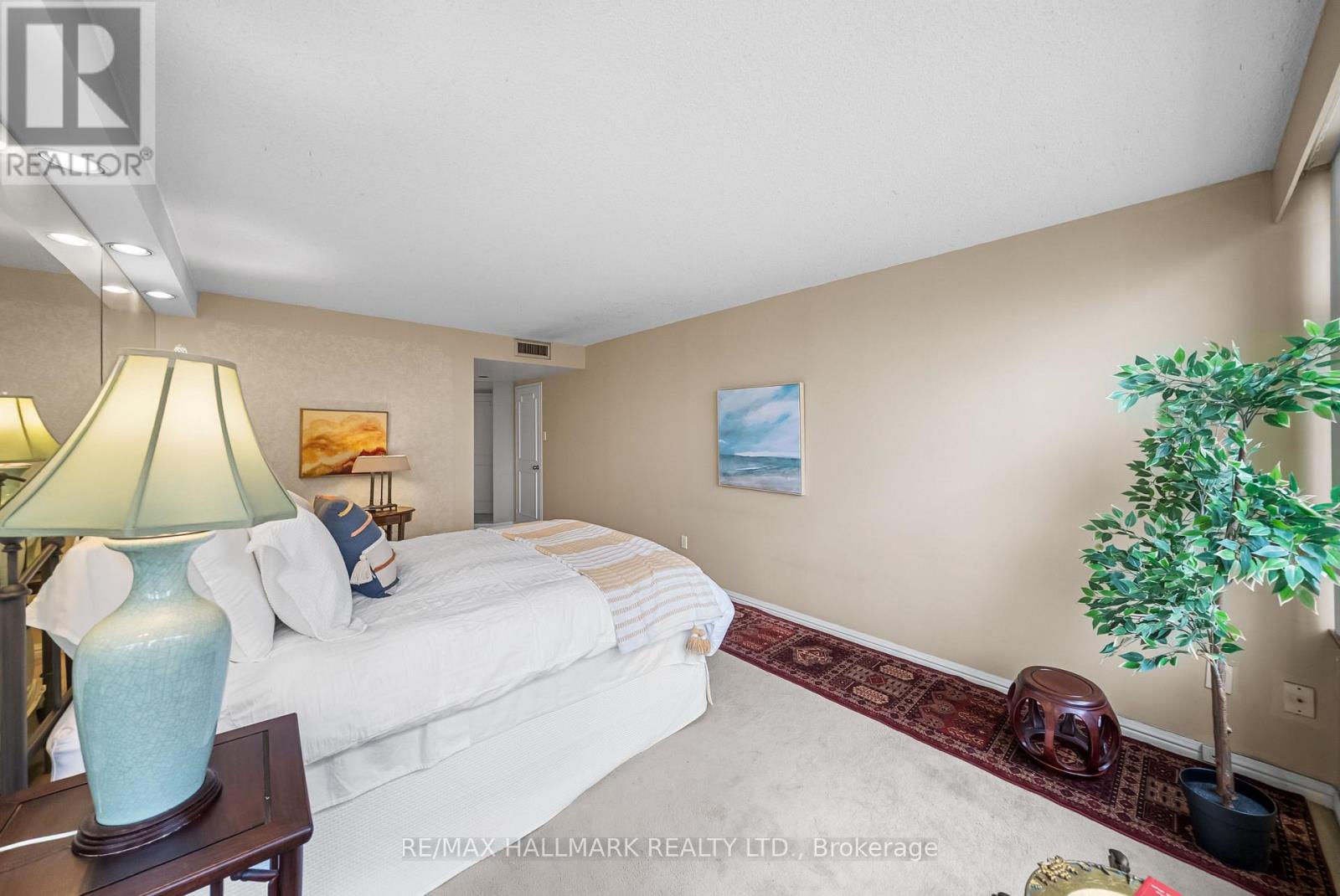 1101 - 900 Yonge Street, Toronto, Ontario  M4W 3P5 - Photo 21 - C12210393