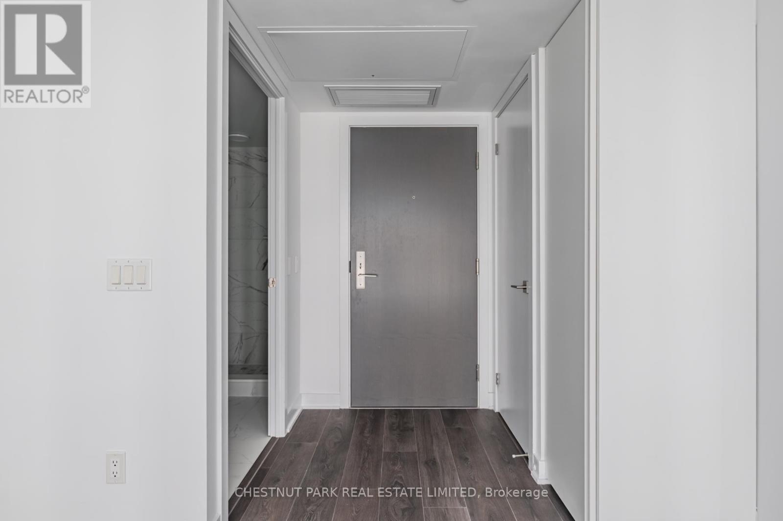 901 - 188 Cumberland Avenue, Toronto, Ontario  M5R 0B6 - Photo 3 - C12210424