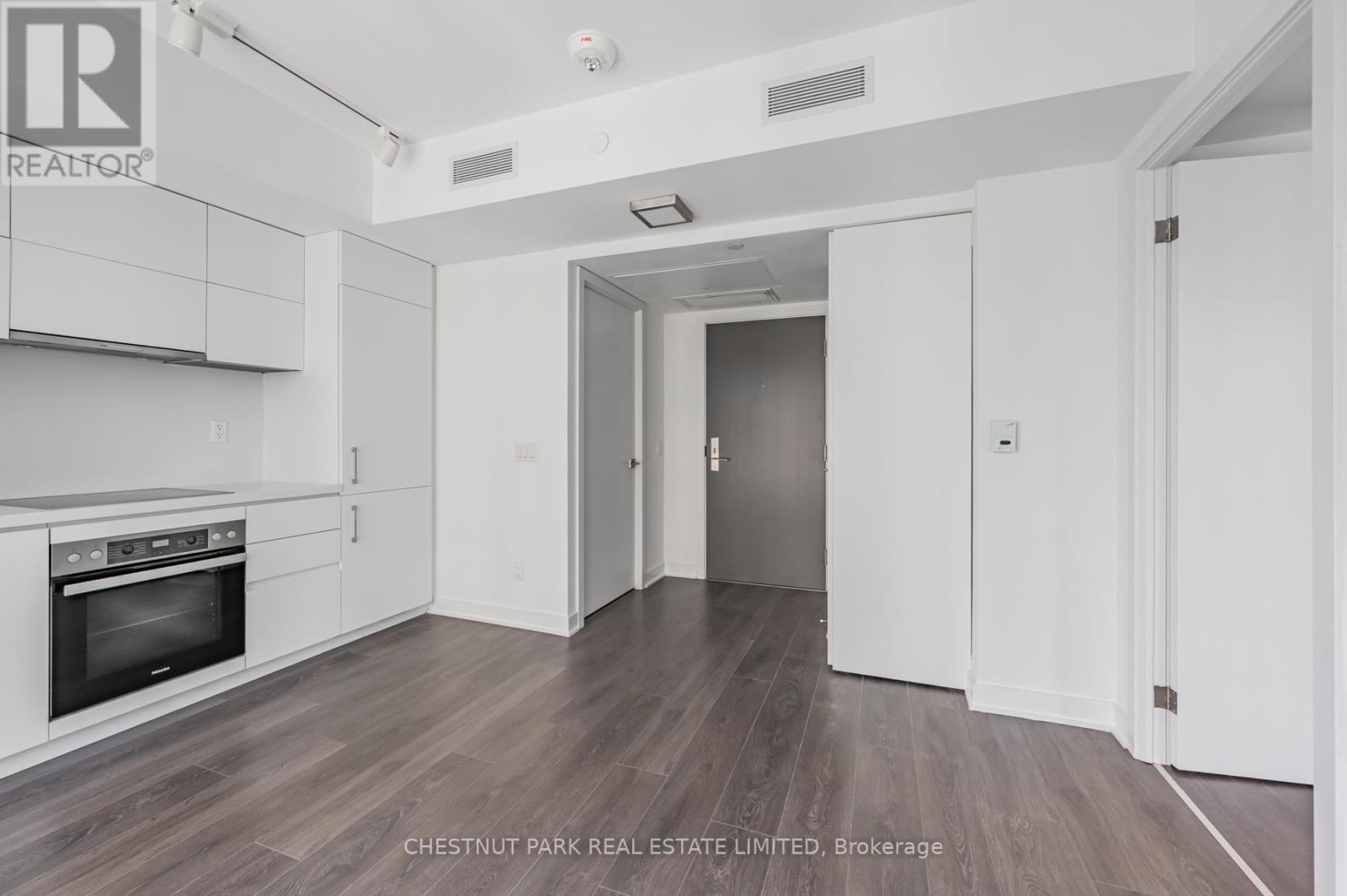 901 - 188 Cumberland Avenue, Toronto, Ontario  M5R 0B6 - Photo 6 - C12210424