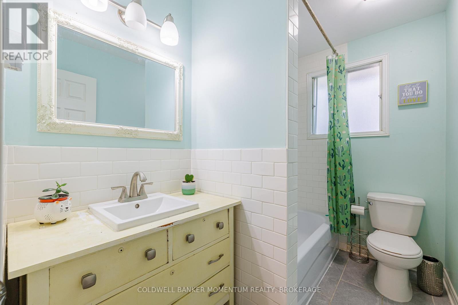 299 Dain Avenue, Welland (Lincoln/crowland), Ontario  L3B 3E7 - Photo 24 - X12090393