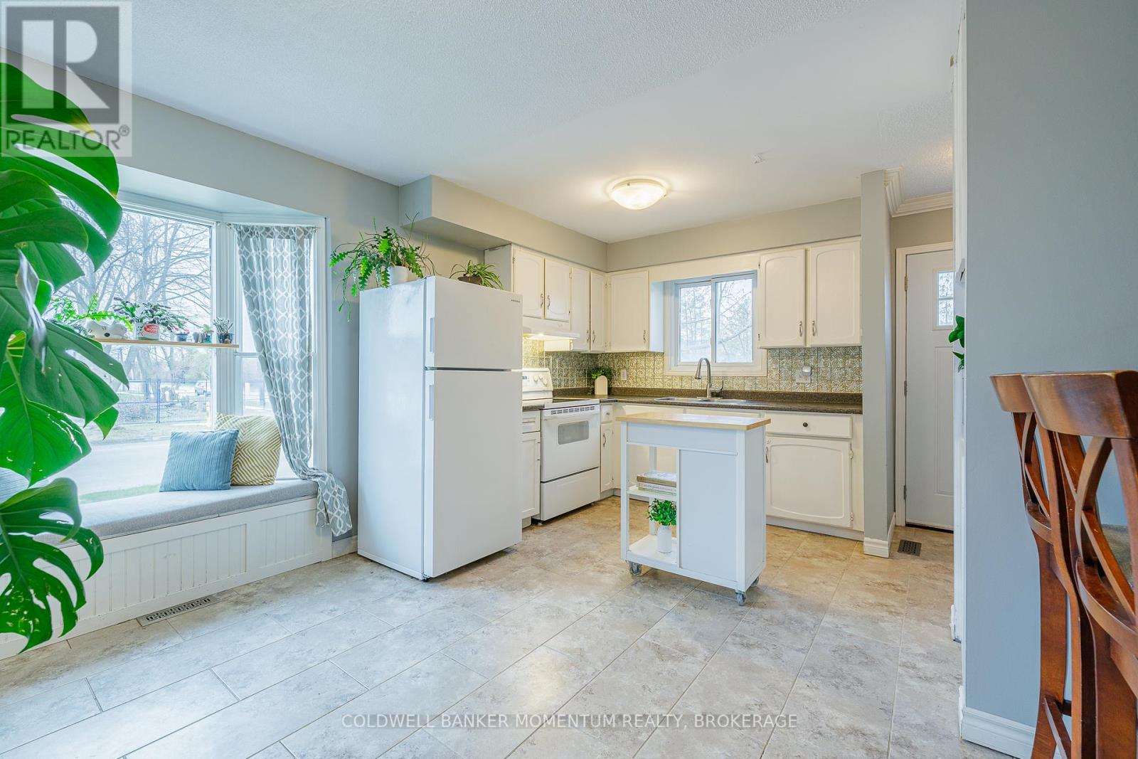 299 Dain Avenue, Welland (Lincoln/crowland), Ontario  L3B 3E7 - Photo 13 - X12090393