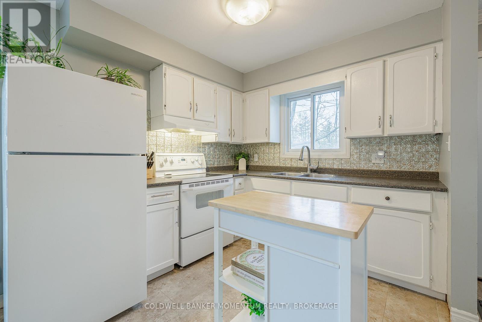 299 Dain Avenue, Welland (Lincoln/crowland), Ontario  L3B 3E7 - Photo 15 - X12090393