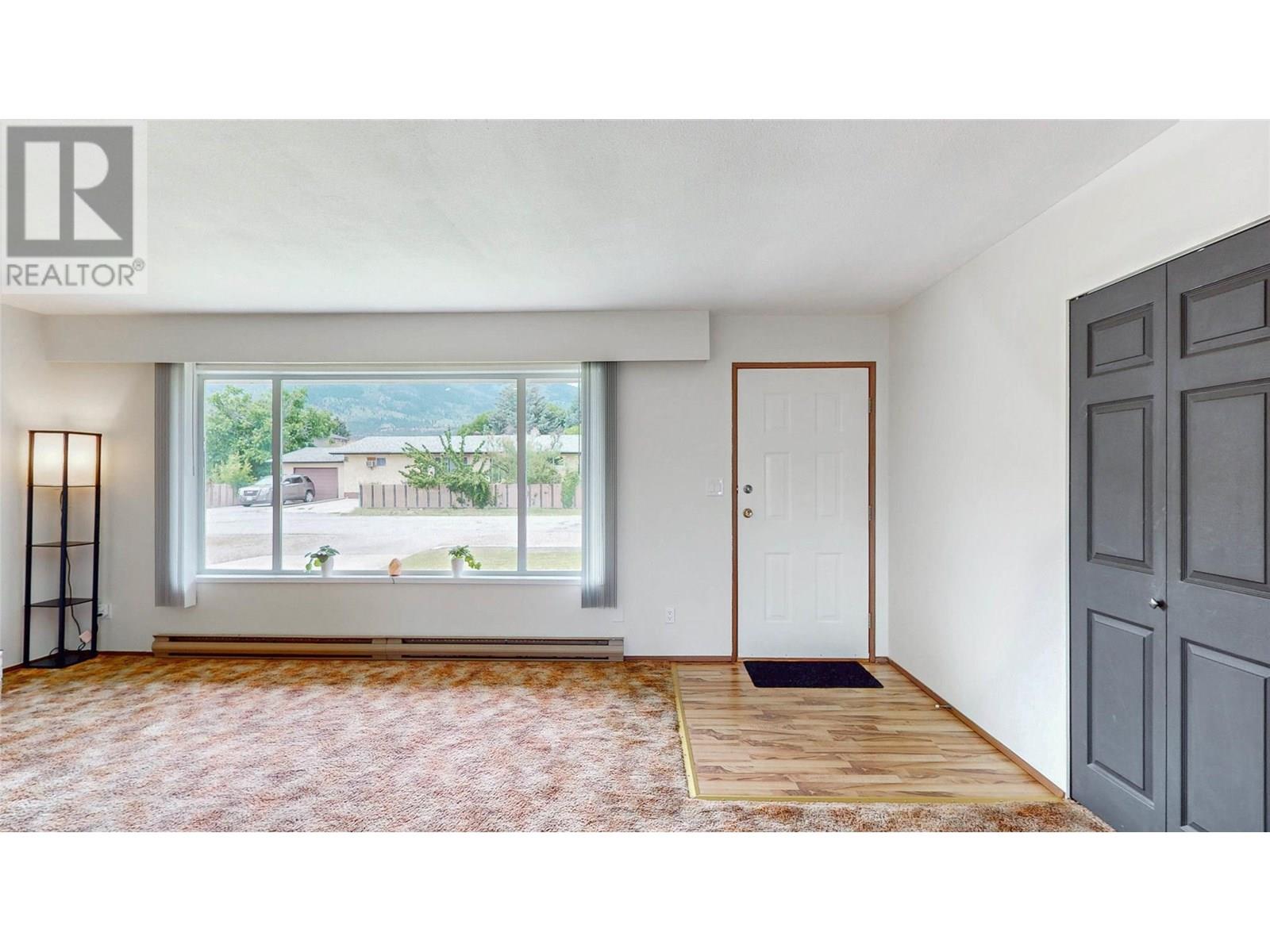5843 Okanagan Street, Oliver, British Columbia  V0H 1T0 - Photo 4 - 10350562