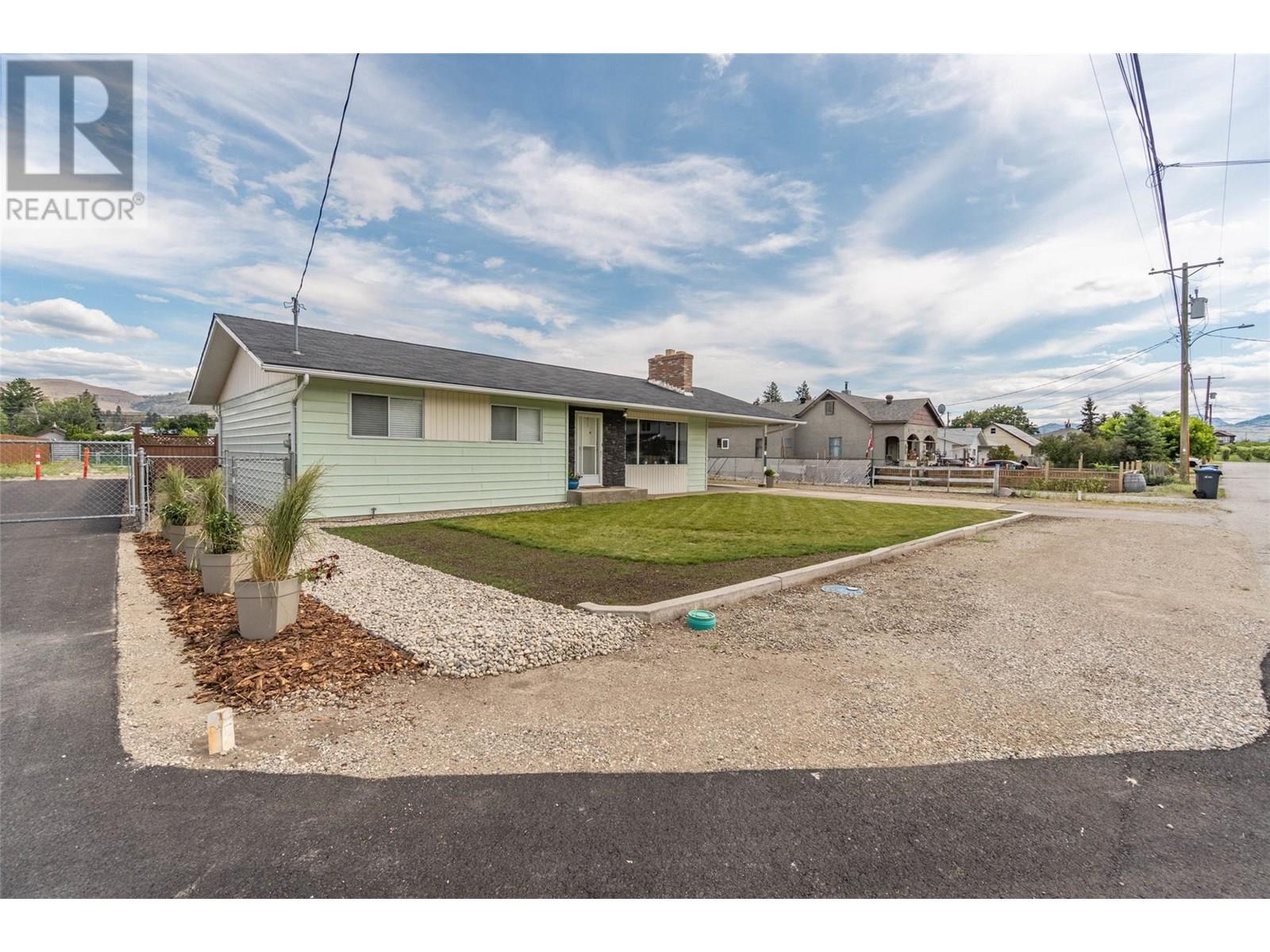 5843 Okanagan Street, Oliver, British Columbia  V0H 1T0 - Photo 2 - 10350562
