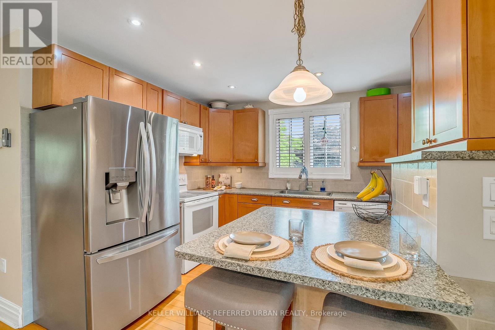 5 Donora Drive, Toronto (Crescent Town), Ontario  M4B 1B3 - Photo 11 - E12210224