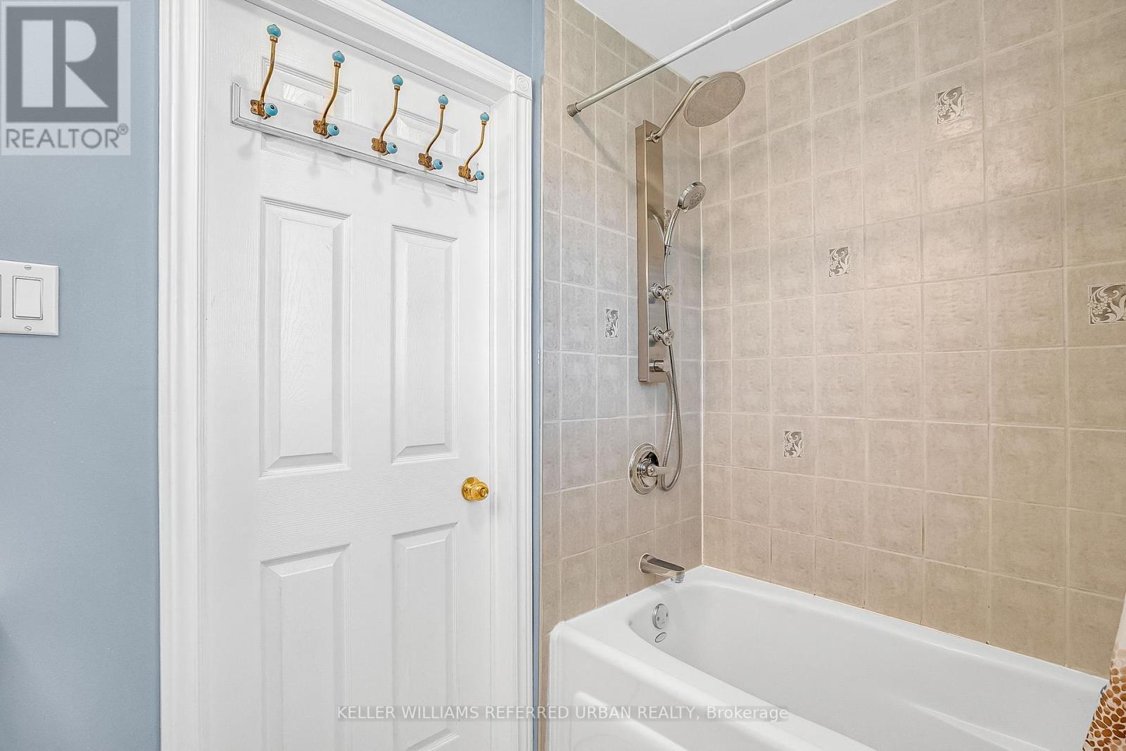 5 Donora Drive, Toronto (Crescent Town), Ontario  M4B 1B3 - Photo 23 - E12210224