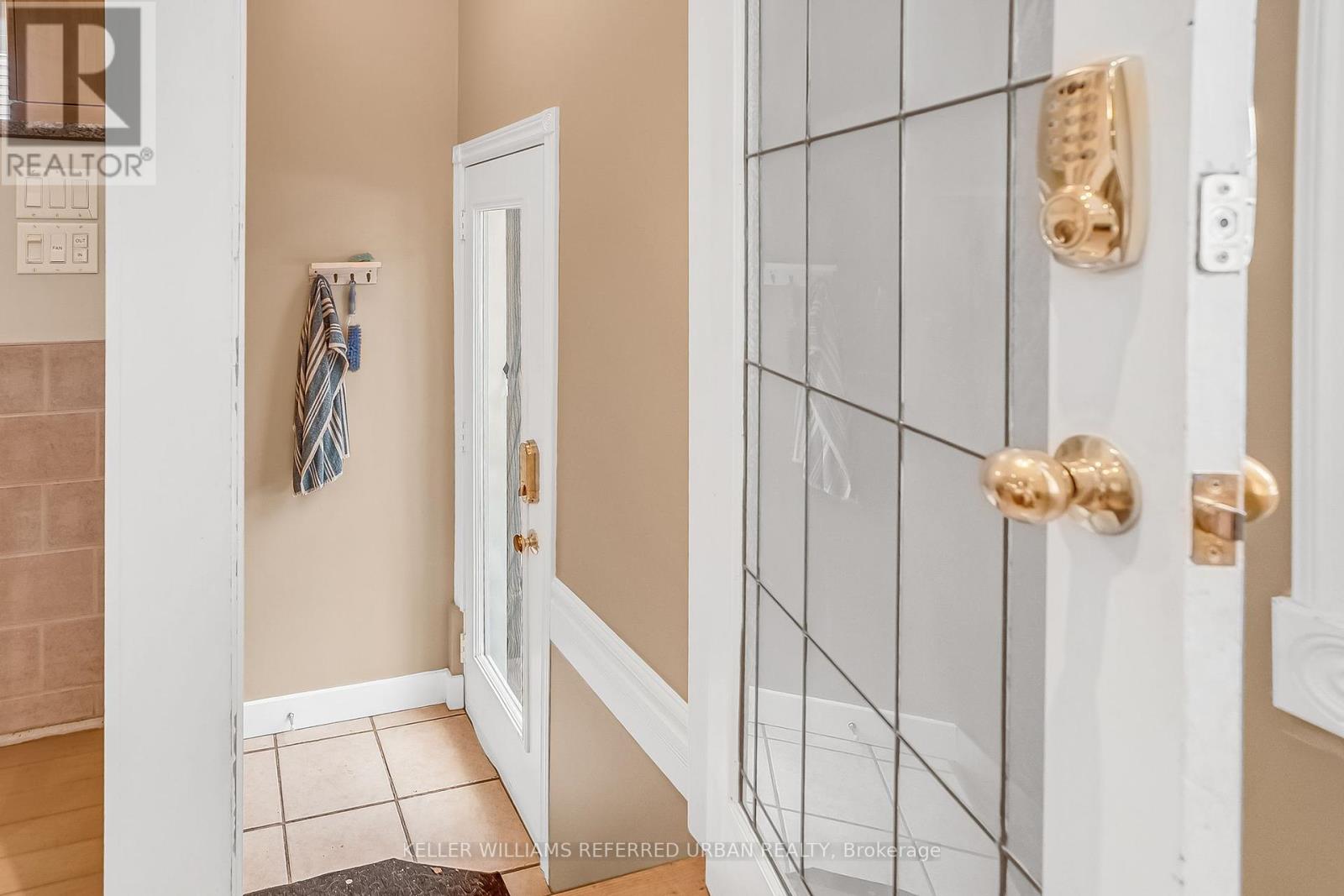 5 Donora Drive, Toronto (Crescent Town), Ontario  M4B 1B3 - Photo 32 - E12210224