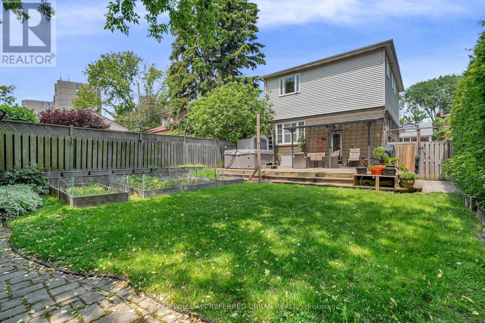 5 Donora Drive, Toronto (Crescent Town), Ontario  M4B 1B3 - Photo 37 - E12210224